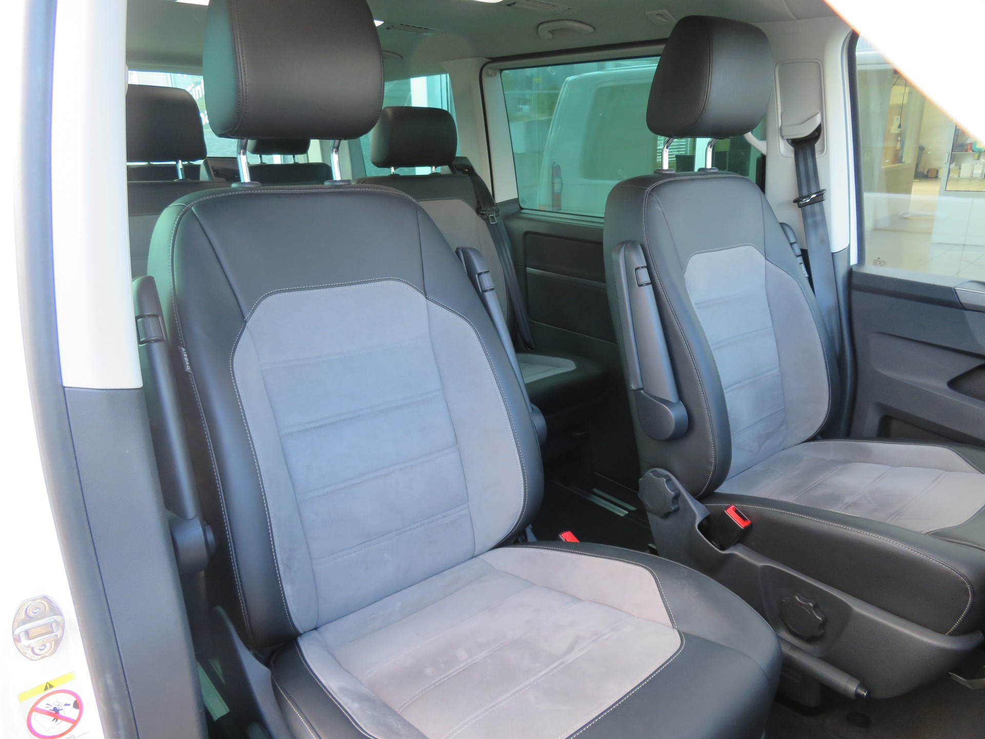 VW T6.1 Multivan 2.0 Bi-TDI Generation Six 4Motion DSG-image-12
