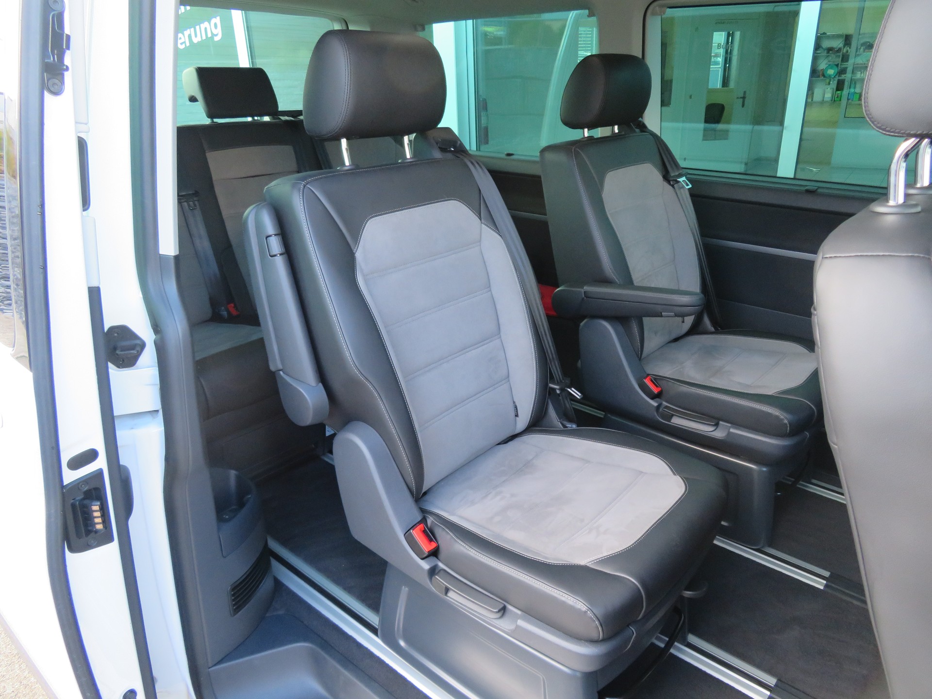 VW T6.1 Multivan 2.0 Bi-TDI Generation Six 4Motion DSG-image-6