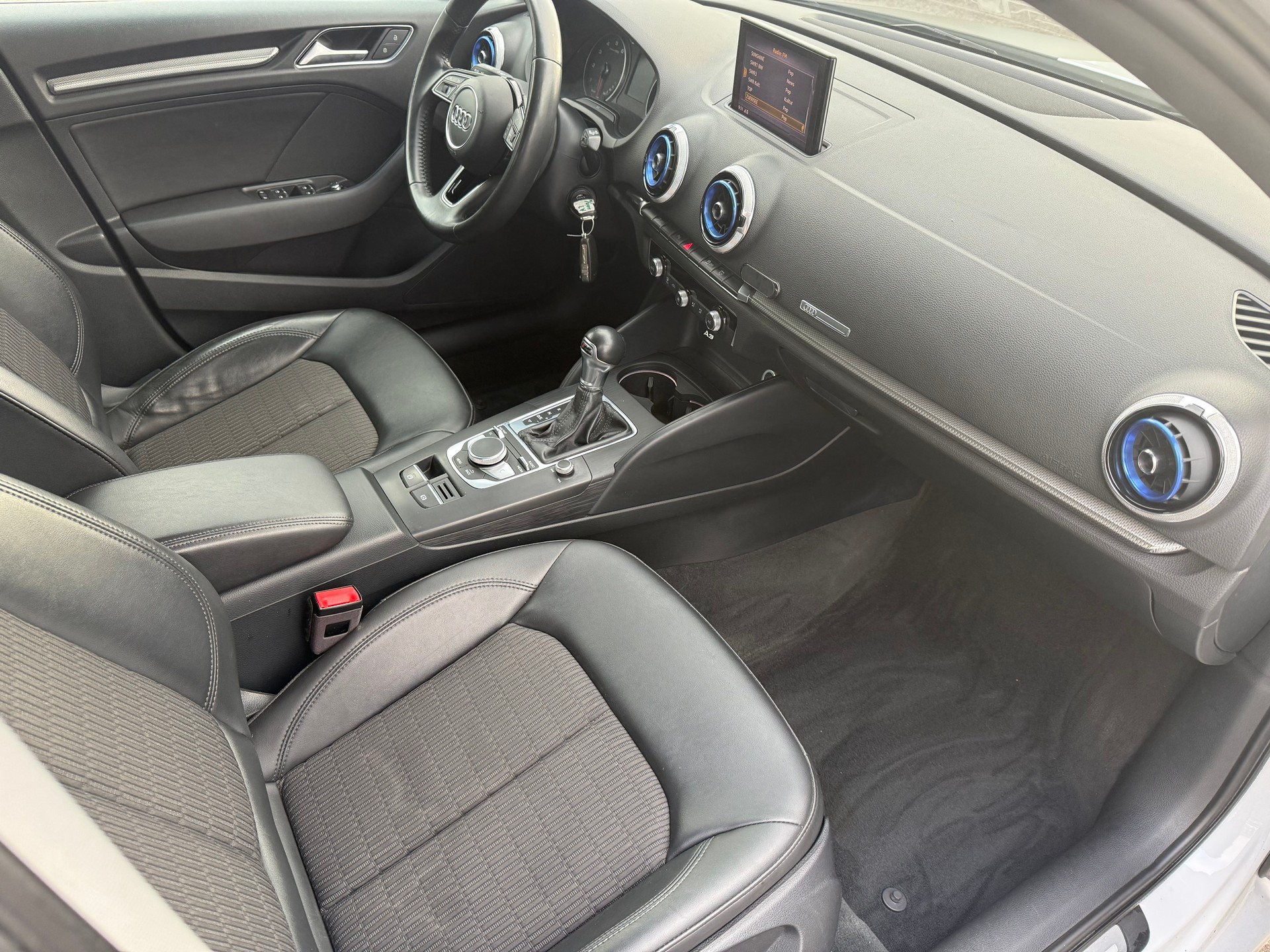 AUDI A3 Sportback 1.5 TFSI S-tronic-image-13