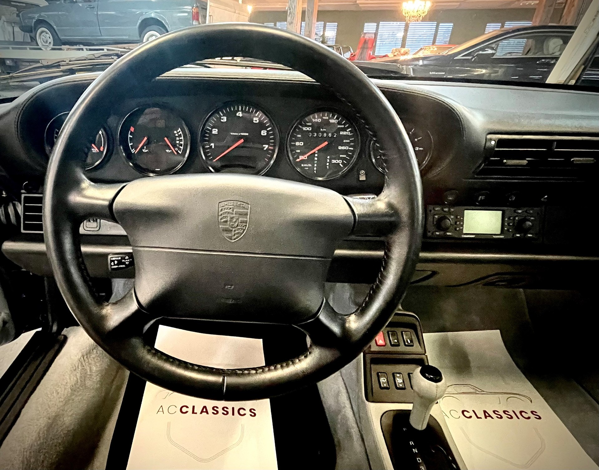 PORSCHE 911 Carrera-image-10