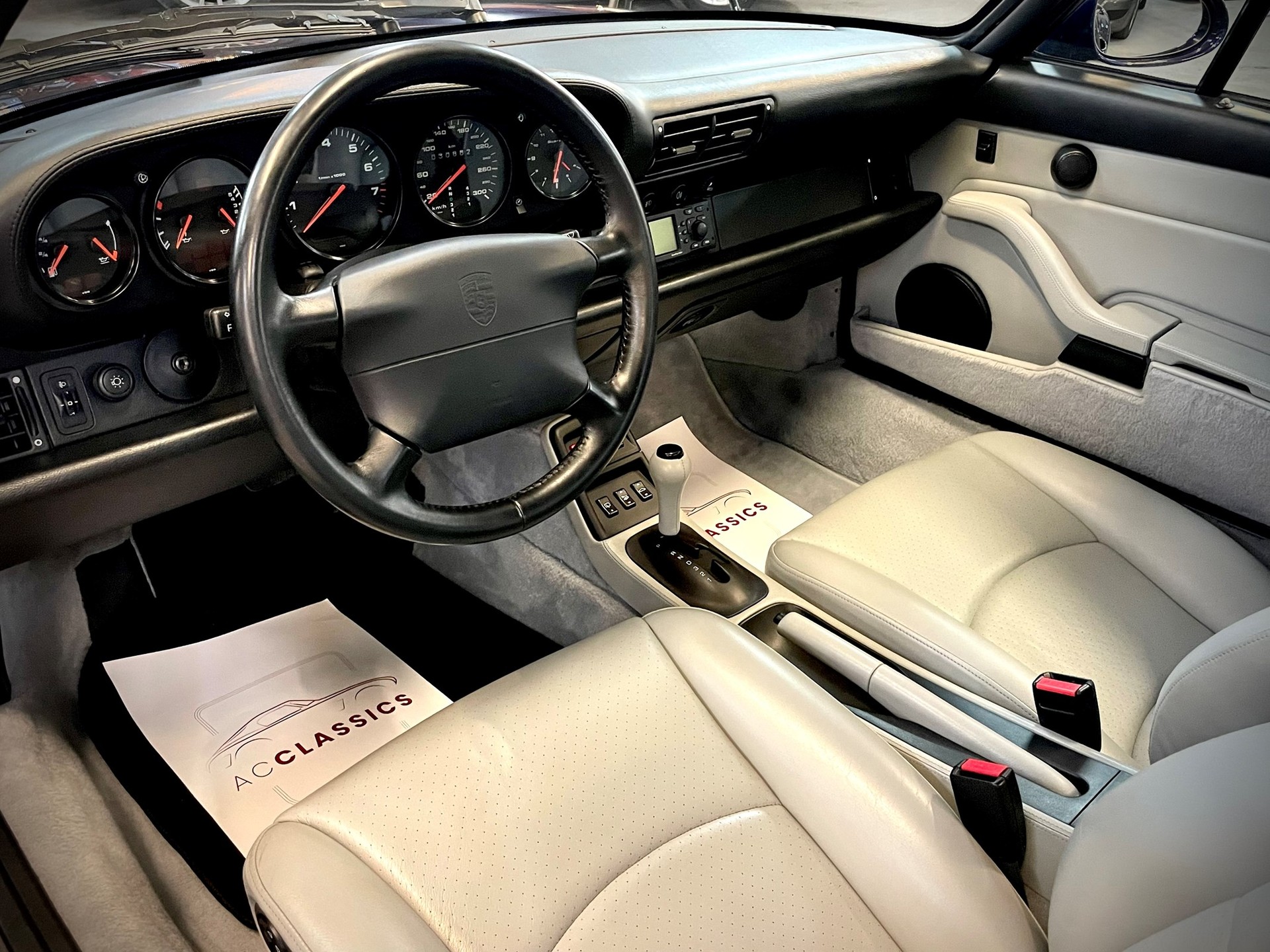 PORSCHE 911 Carrera-image-8