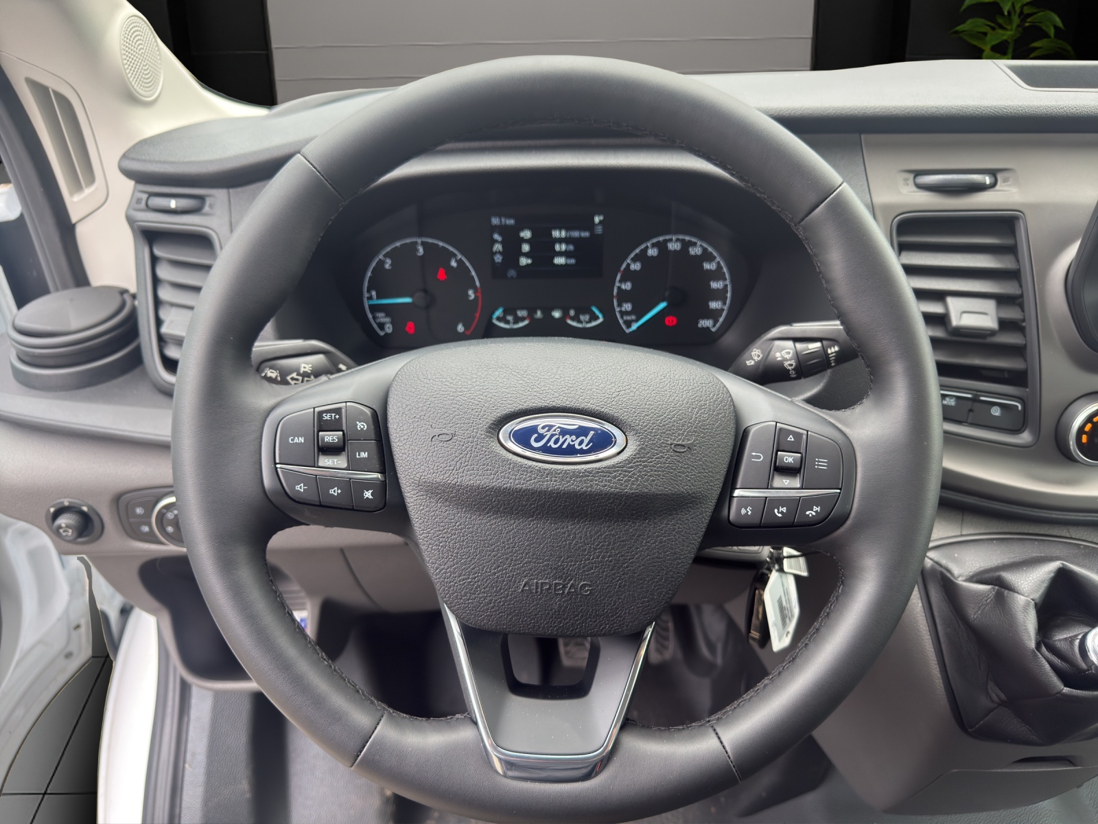 FORD Transit 470 L2 Trend 2.0 TDCi 170 RWD-image-12
