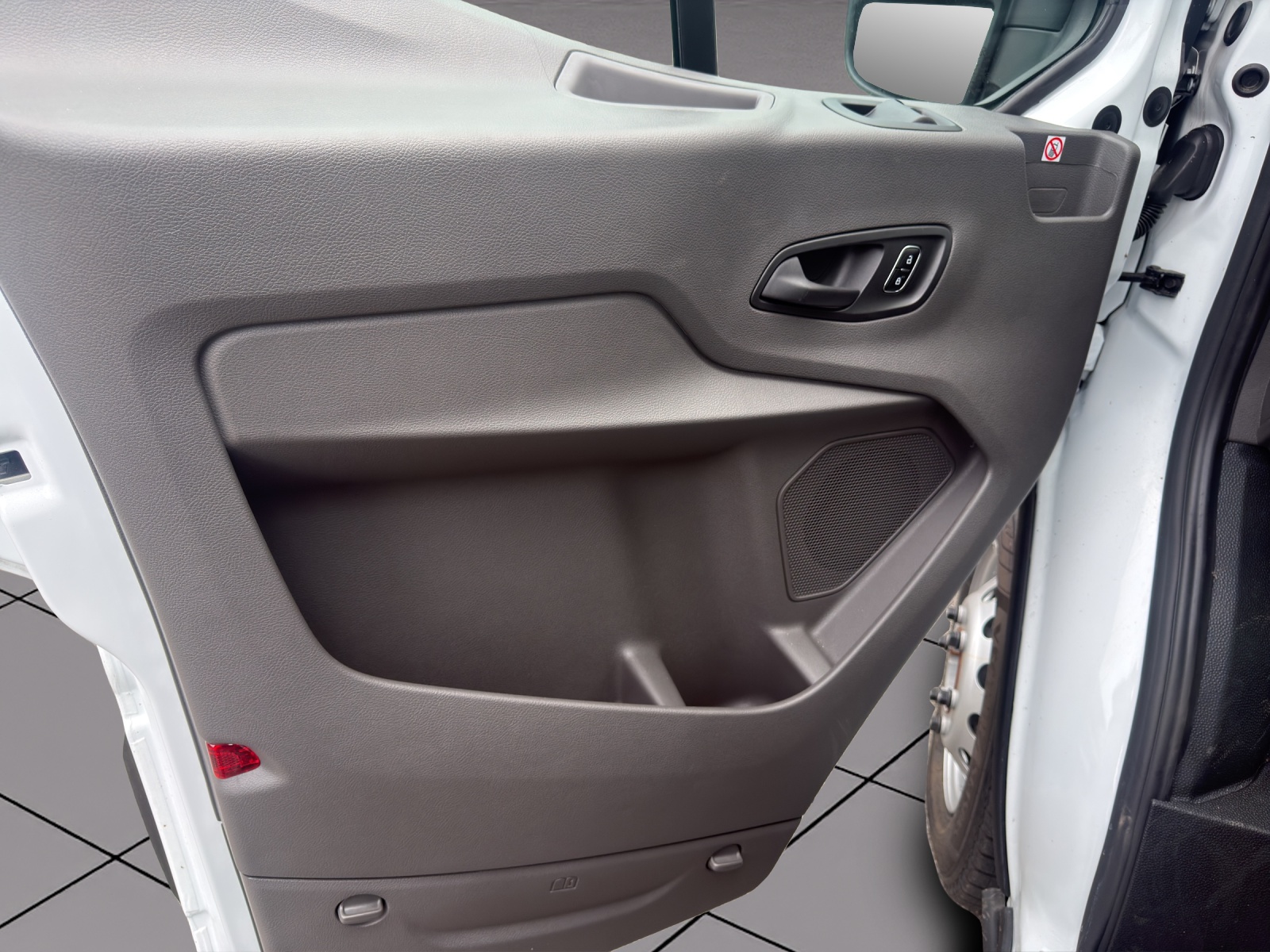 FORD Transit 470 L2 Trend 2.0 TDCi 170 RWD-image-7