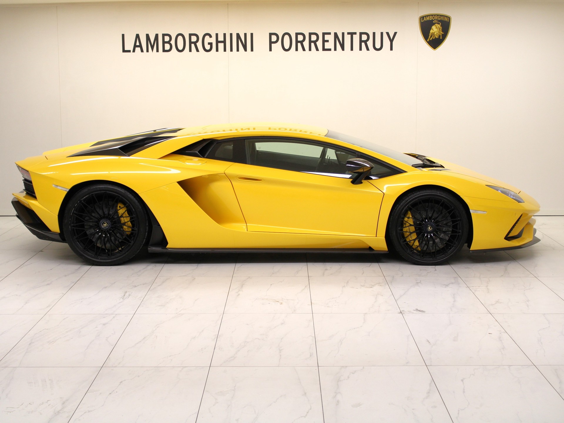 LAMBORGHINI Aventador S LP740-4 Coupé E-Gear-image-1