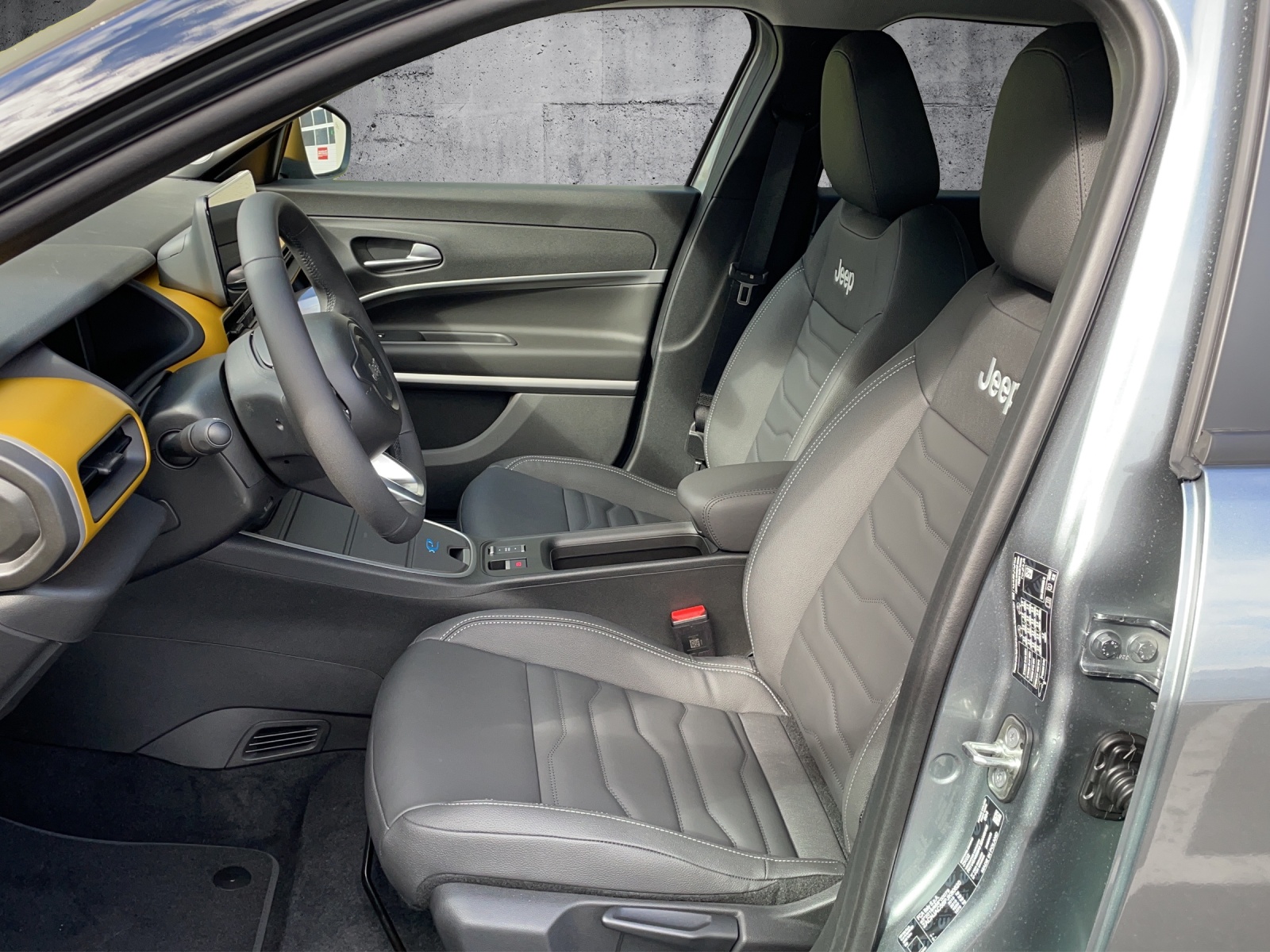JEEP Avenger Summit-image-8