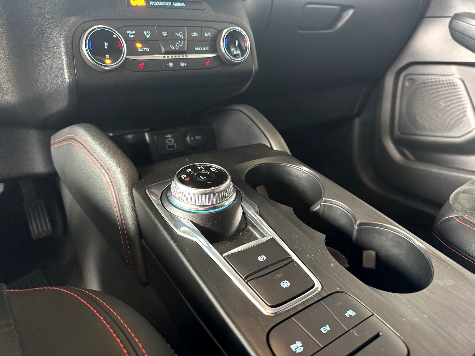 FORD Kuga 2.5 PHEV ST-Line 2WD-image-10