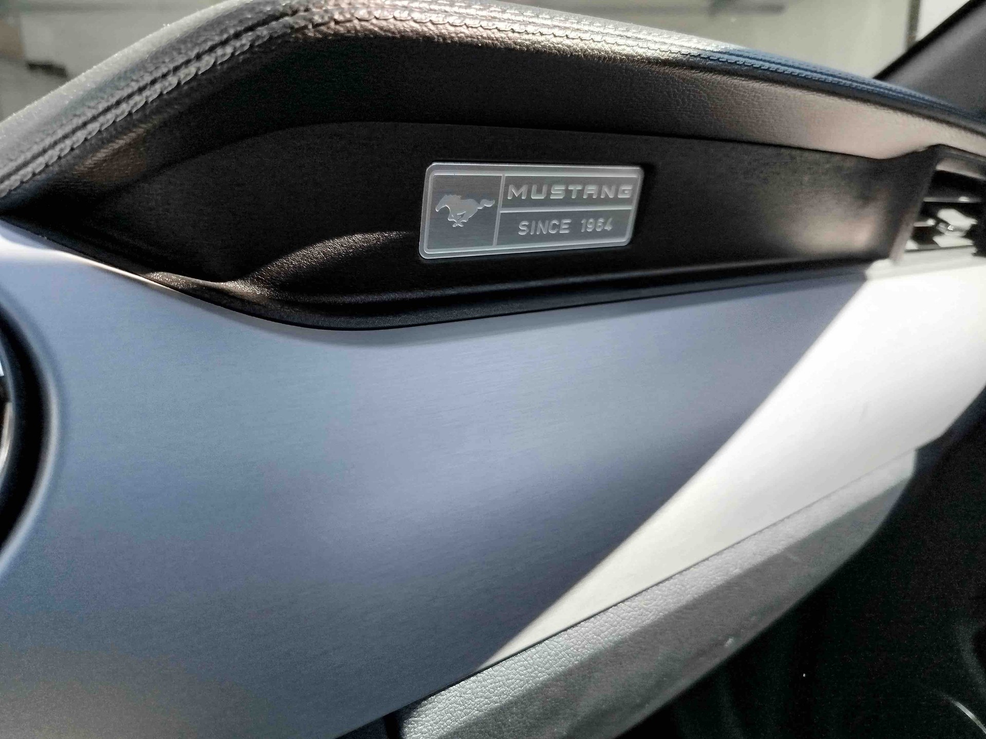 FORD Mustang Fastback 5.0 V8 GT Automat-image-4
