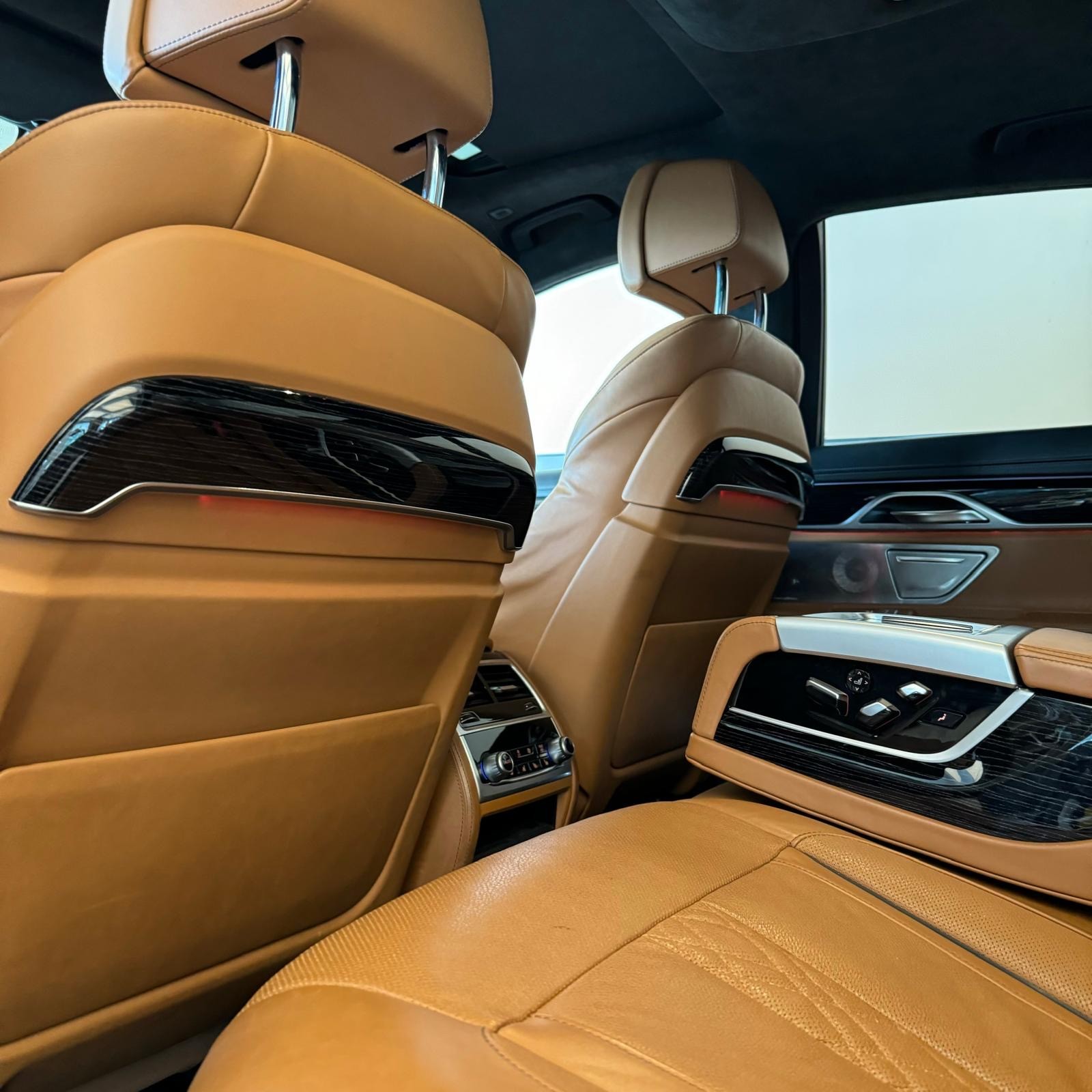 BMW 750d xDrive Steptronic-image-16