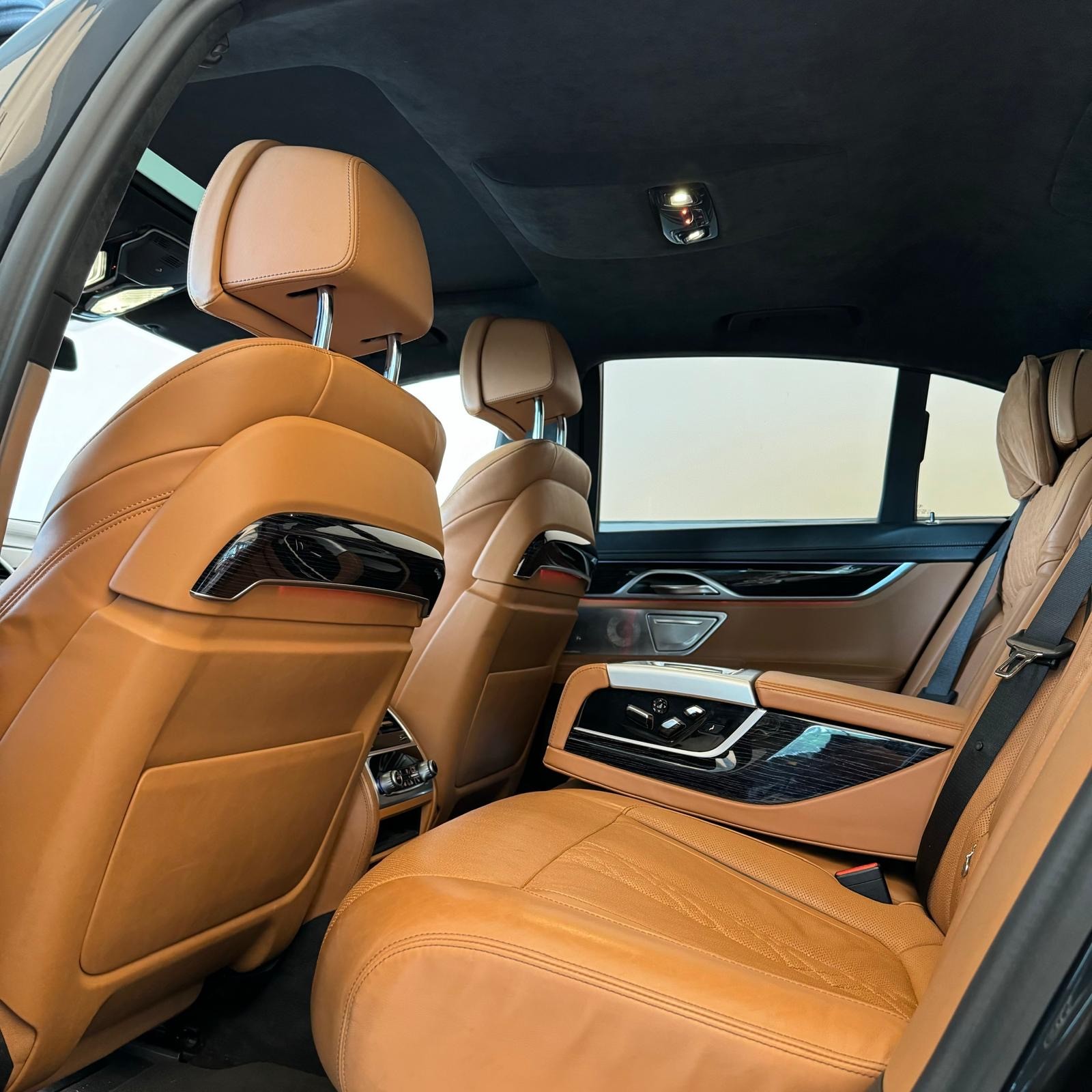 BMW 750d xDrive Steptronic-image-17