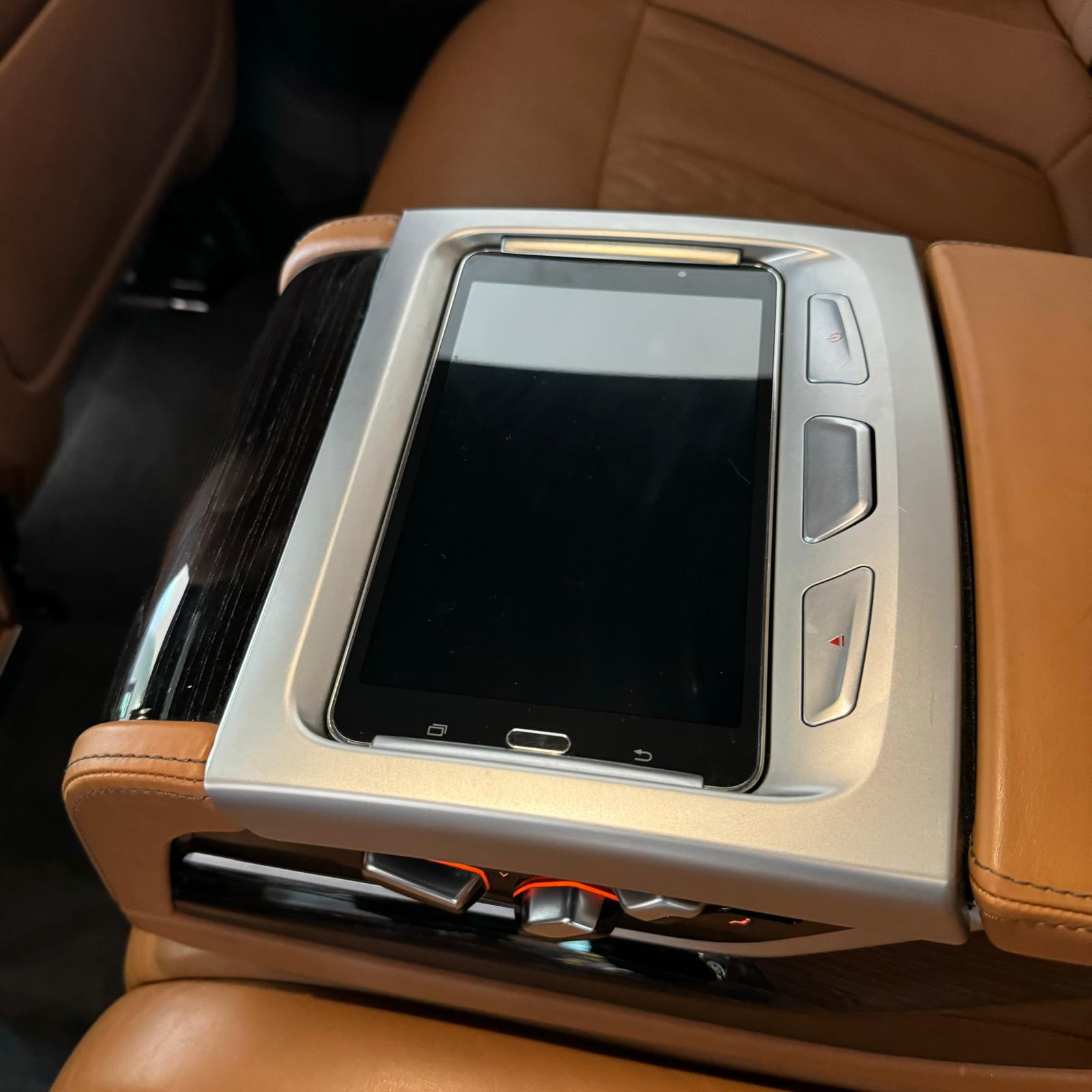 BMW 750d xDrive Steptronic-image-14