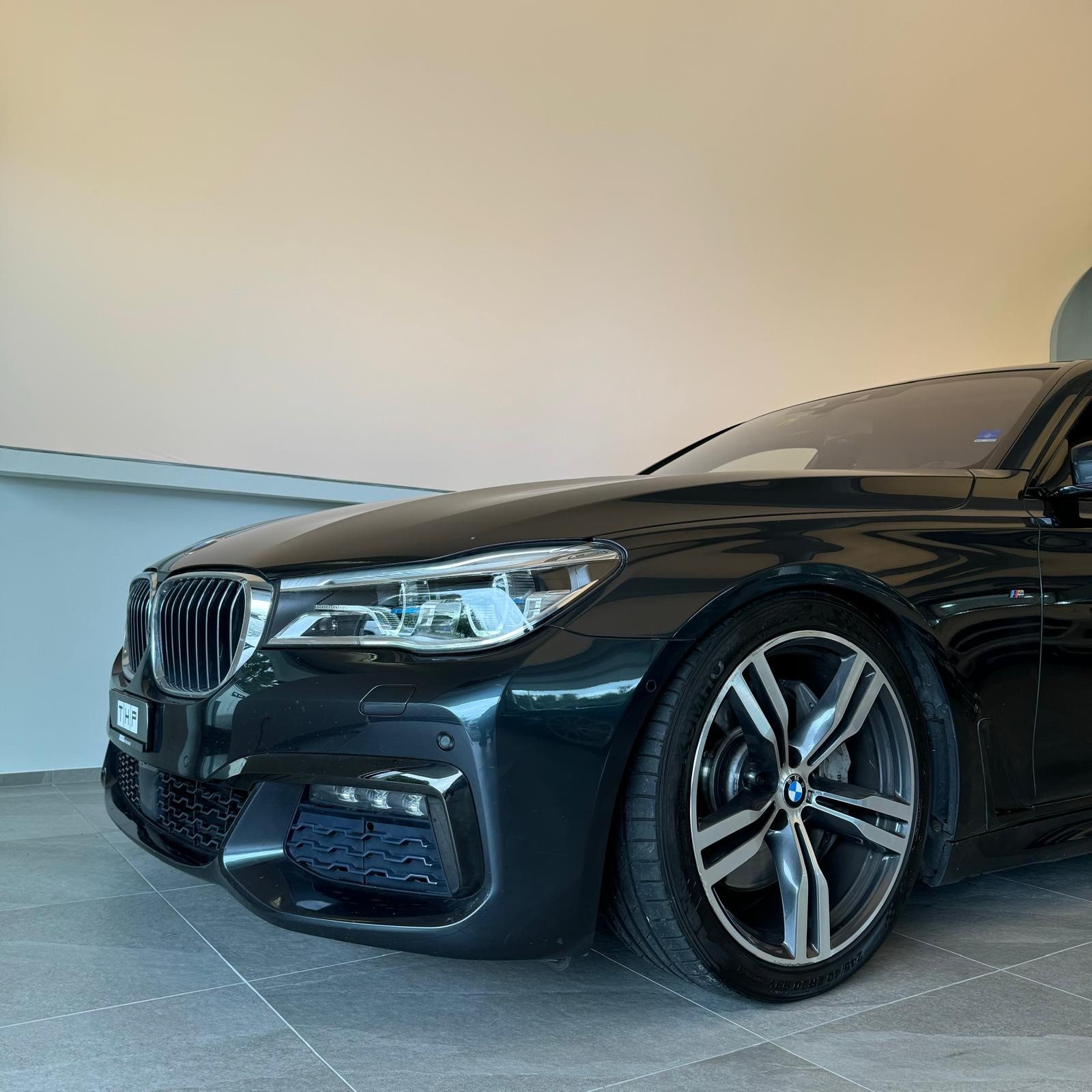 BMW 750d xDrive Steptronic-image-1