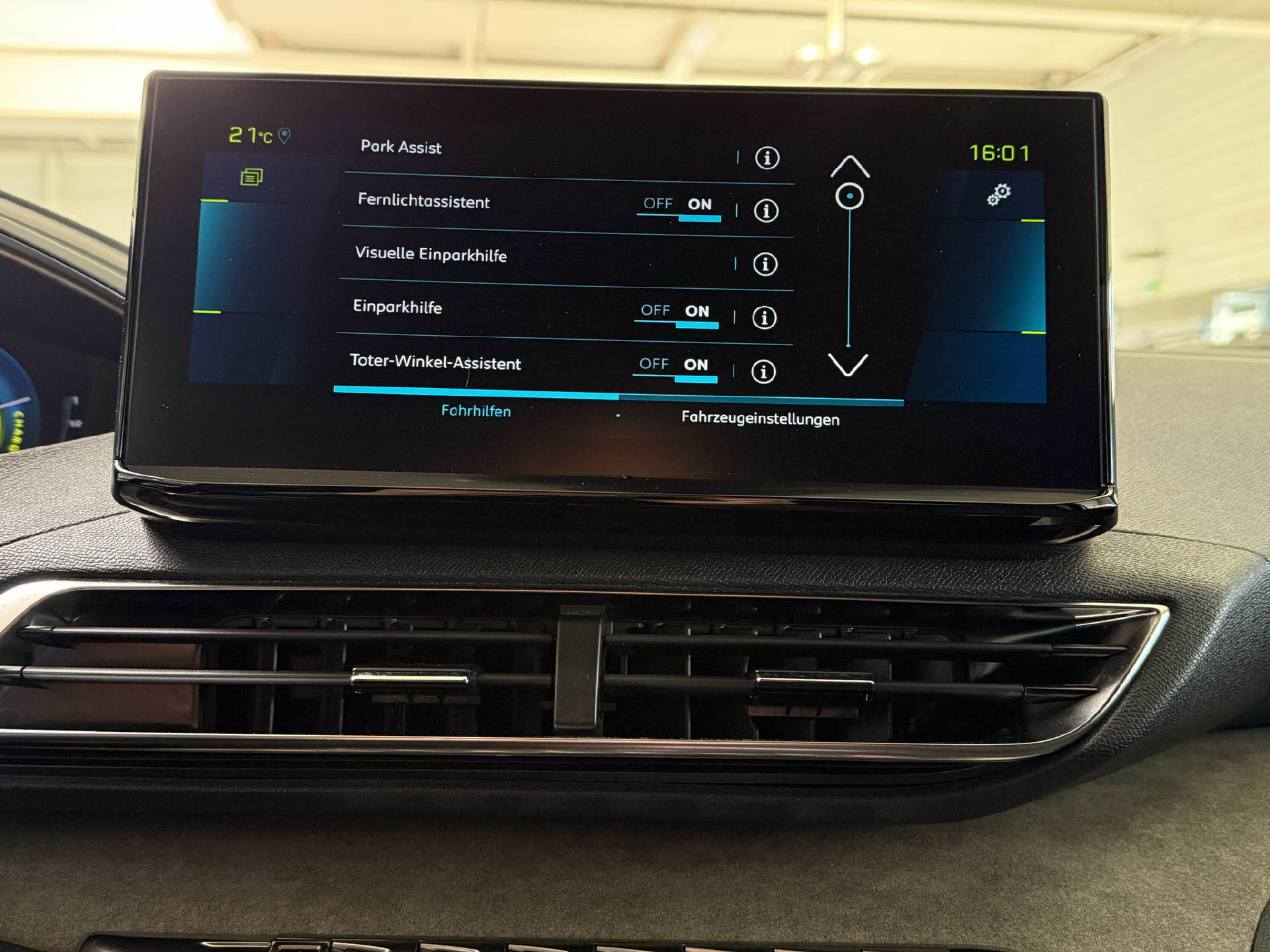 PEUGEOT 3008 1.6 Plug-in Hybrid GT-image-13