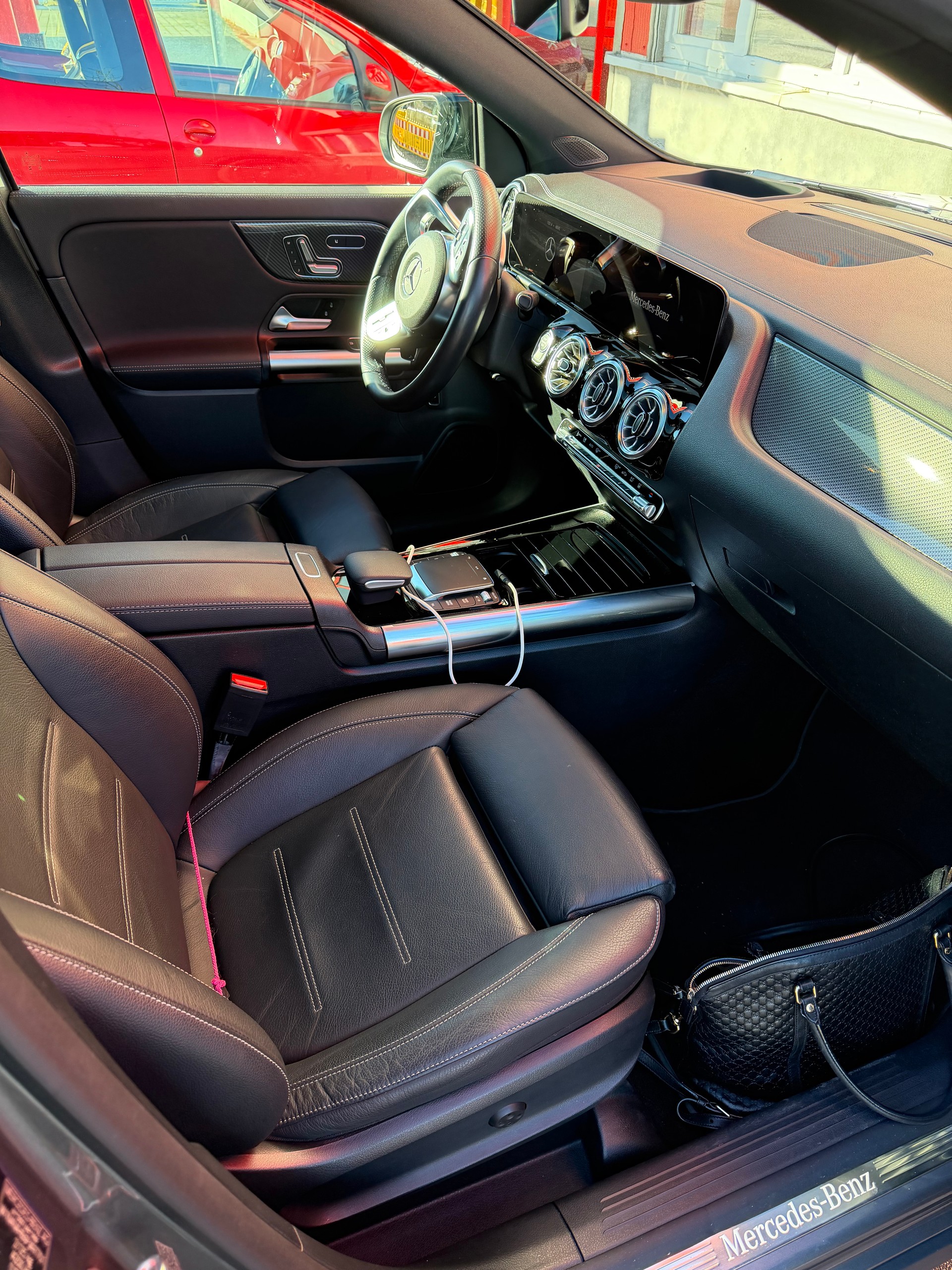 MERCEDES-BENZ GLA 250 4Matic AMG Line 8G-DCT-image-1