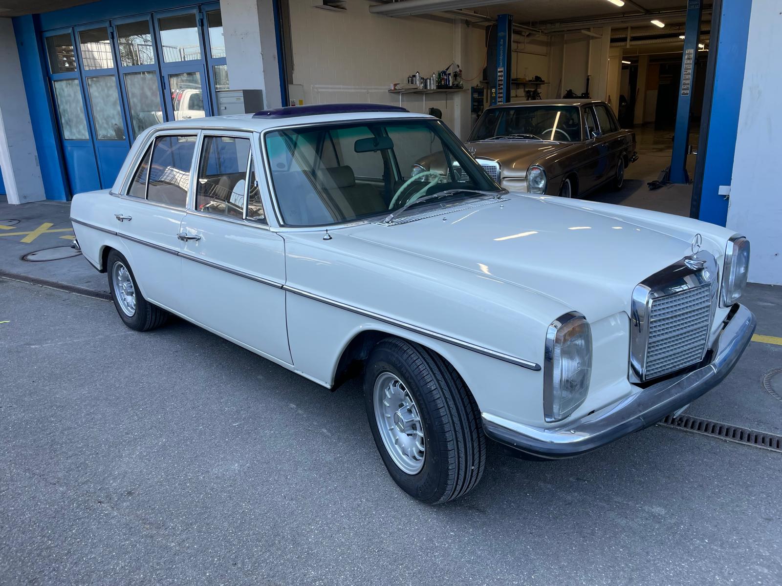 MERCEDES-BENZ E 250-image-1