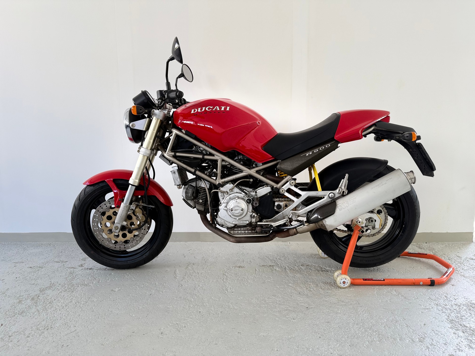 DUCATI Monster 900 **1993**-image-1