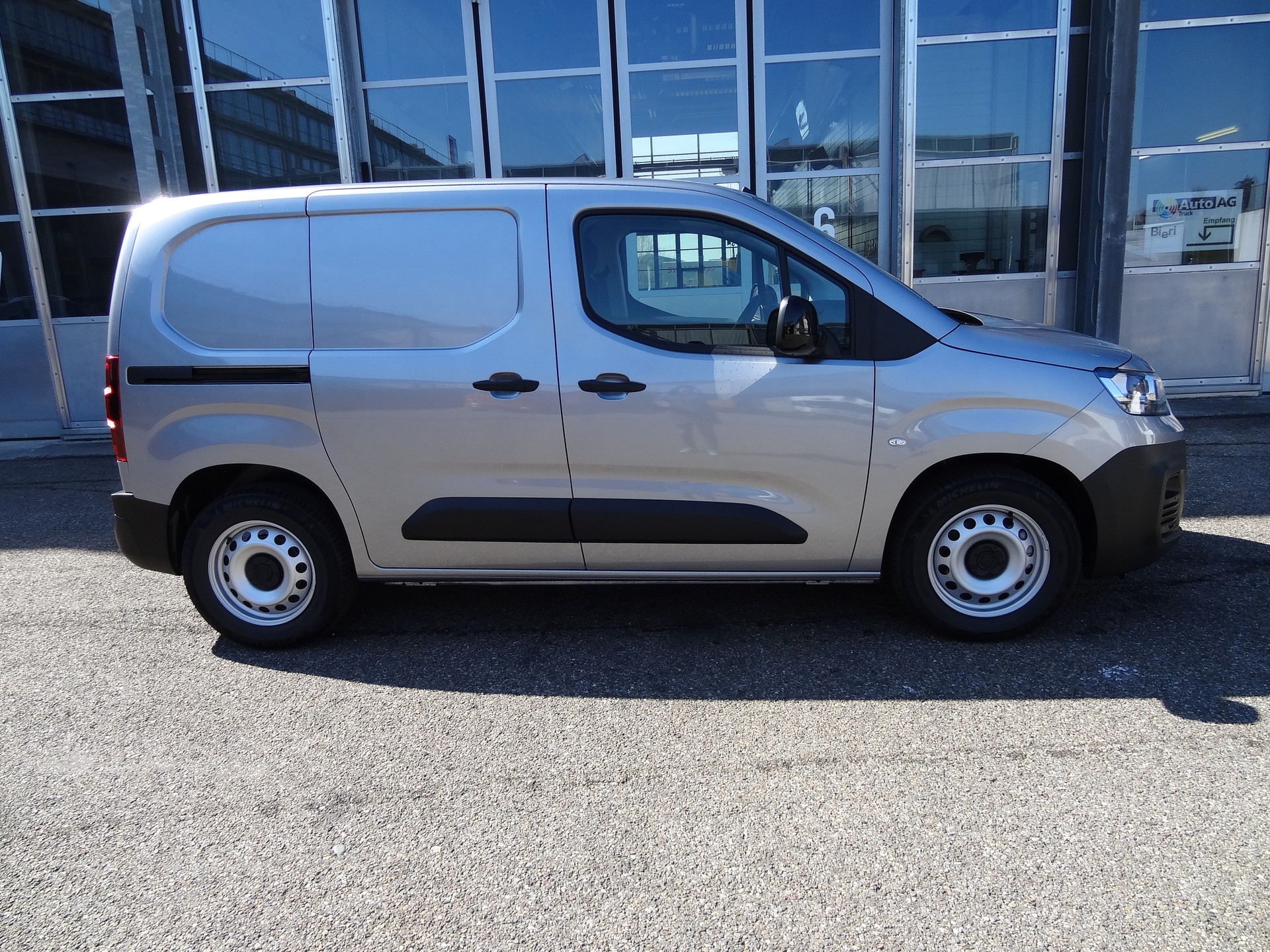 FIAT E-Doblo L1 50kWh 800kg Swiss Edition-showroom-element-1