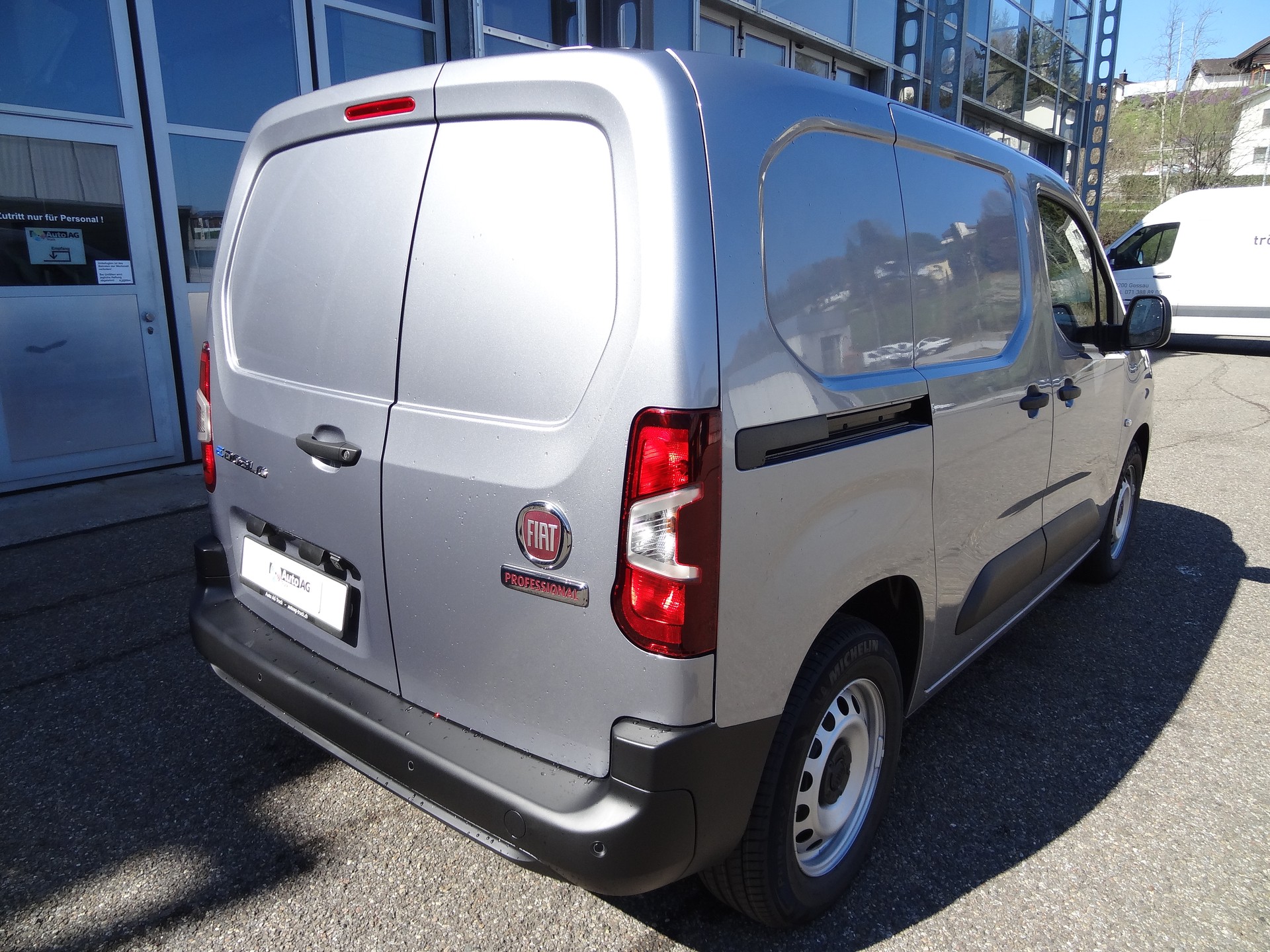 FIAT E-Doblo L1 50kWh 800kg Swiss Edition-showroom-element-3