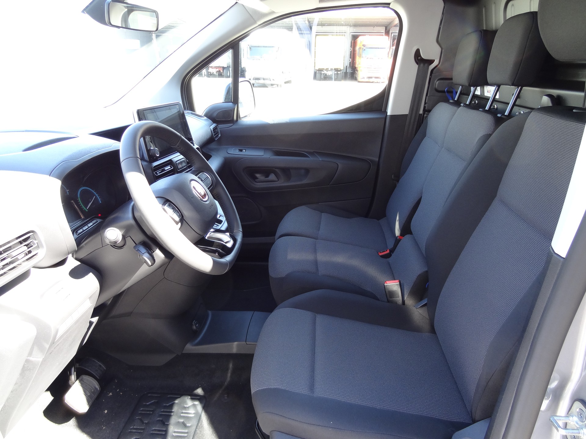FIAT E-Doblo L1 50kWh 800kg Swiss Edition-image-9