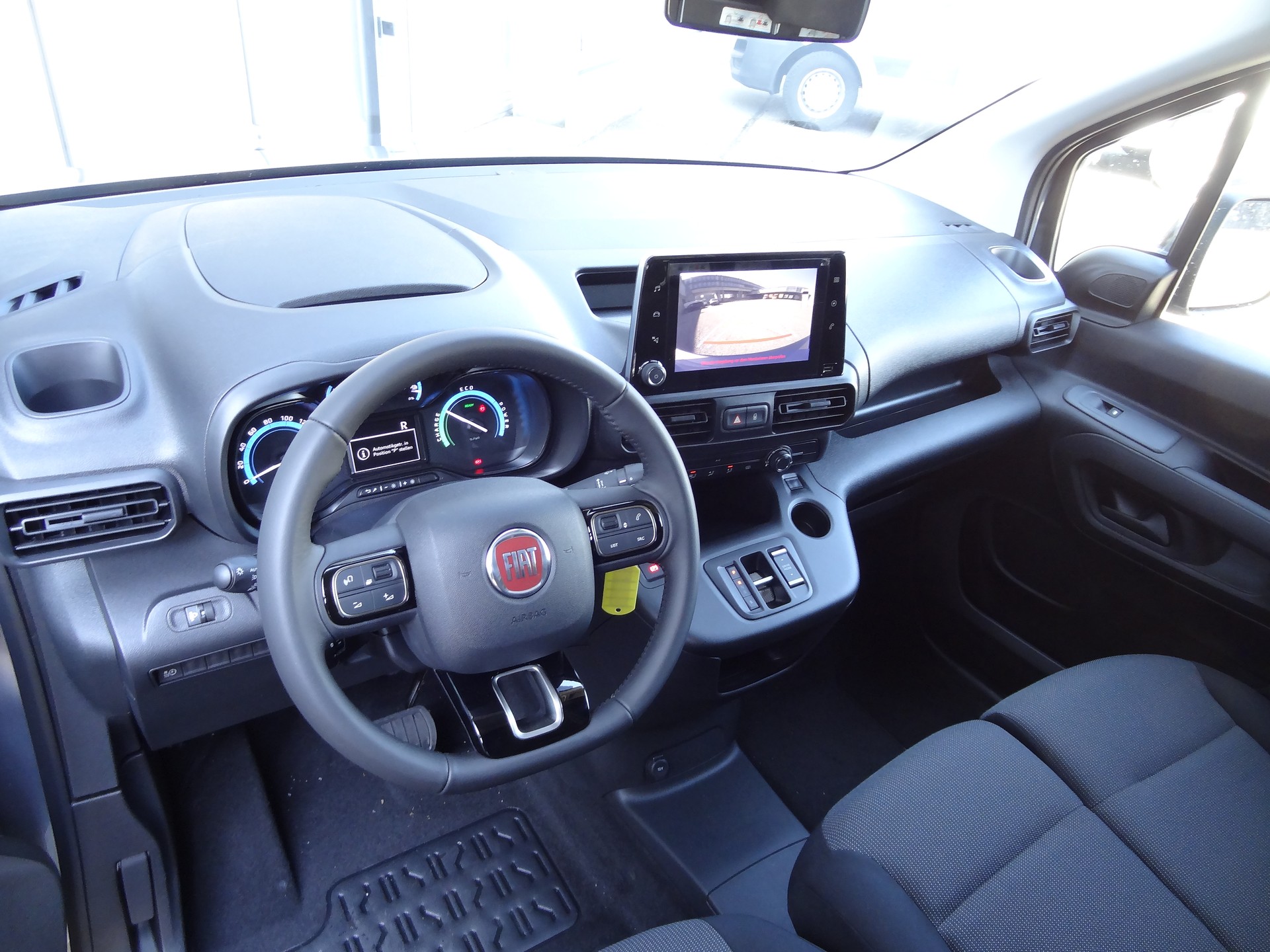 FIAT E-Doblo L1 50kWh 800kg Swiss Edition-image-10