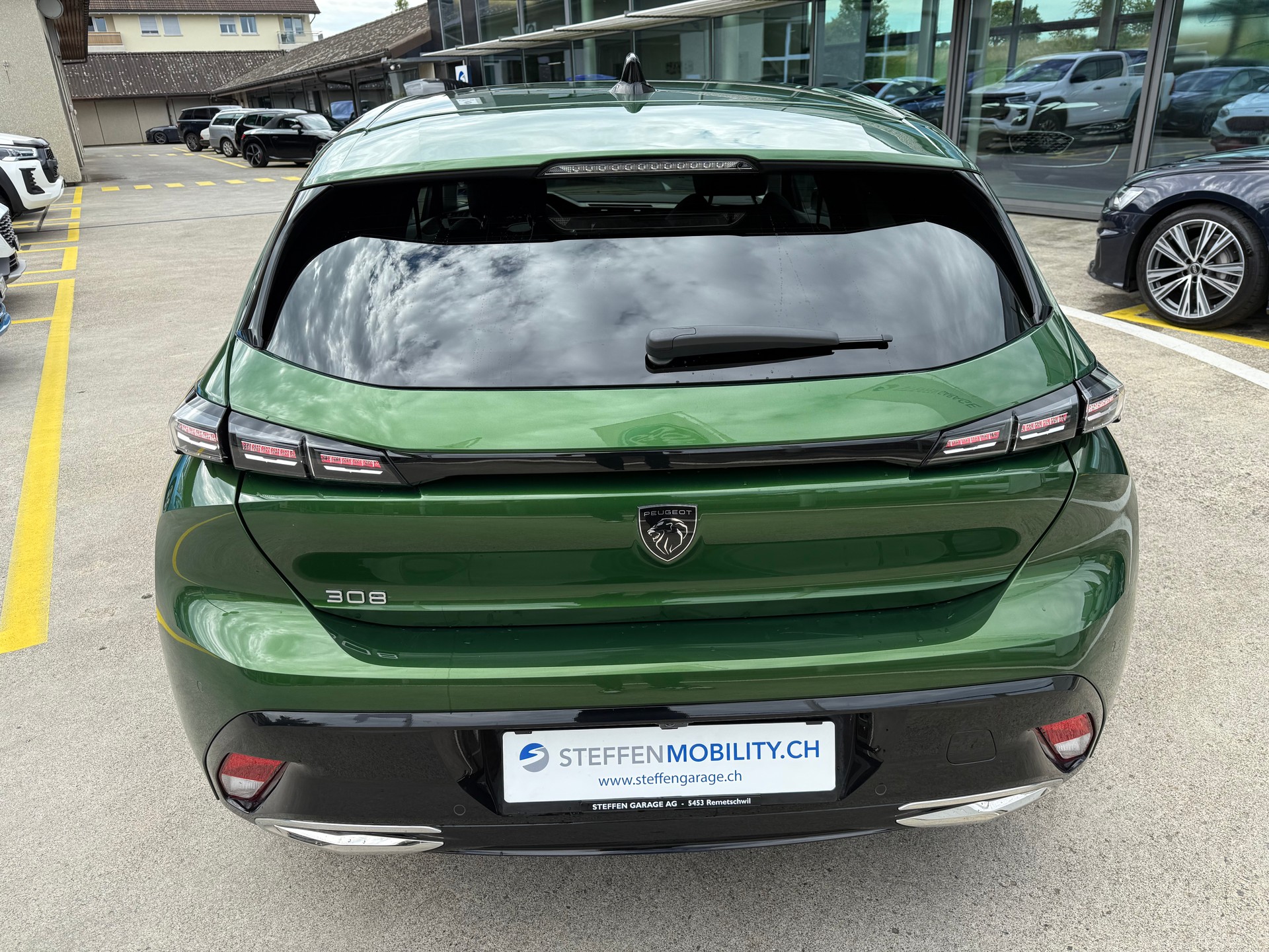 PEUGEOT 308 1.2 Allure Pack EAT8-image-6
