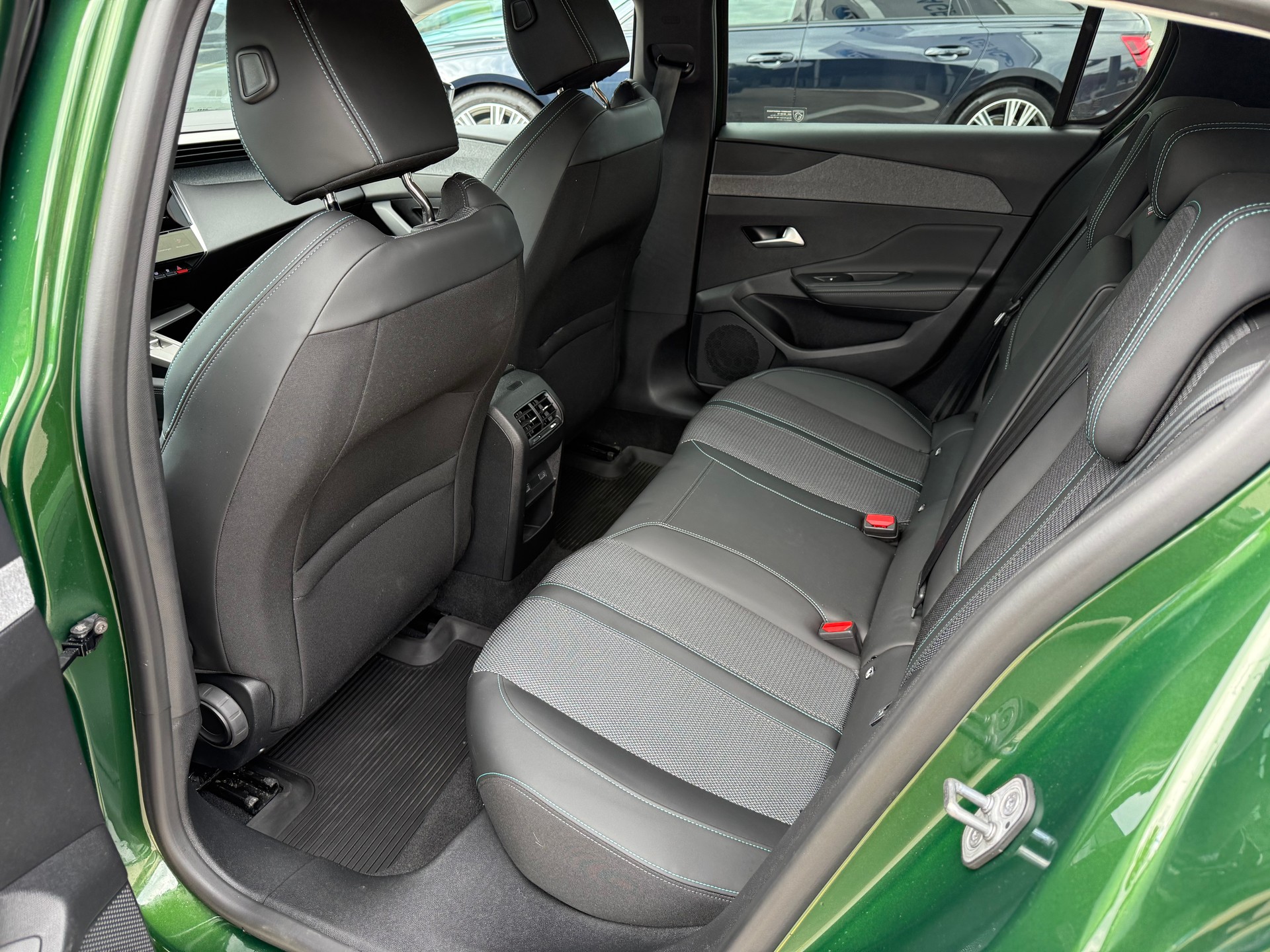 PEUGEOT 308 1.2 Allure Pack EAT8-image-22
