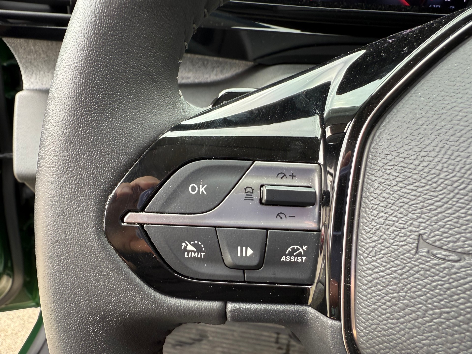 PEUGEOT 308 1.2 Allure Pack EAT8-image-20