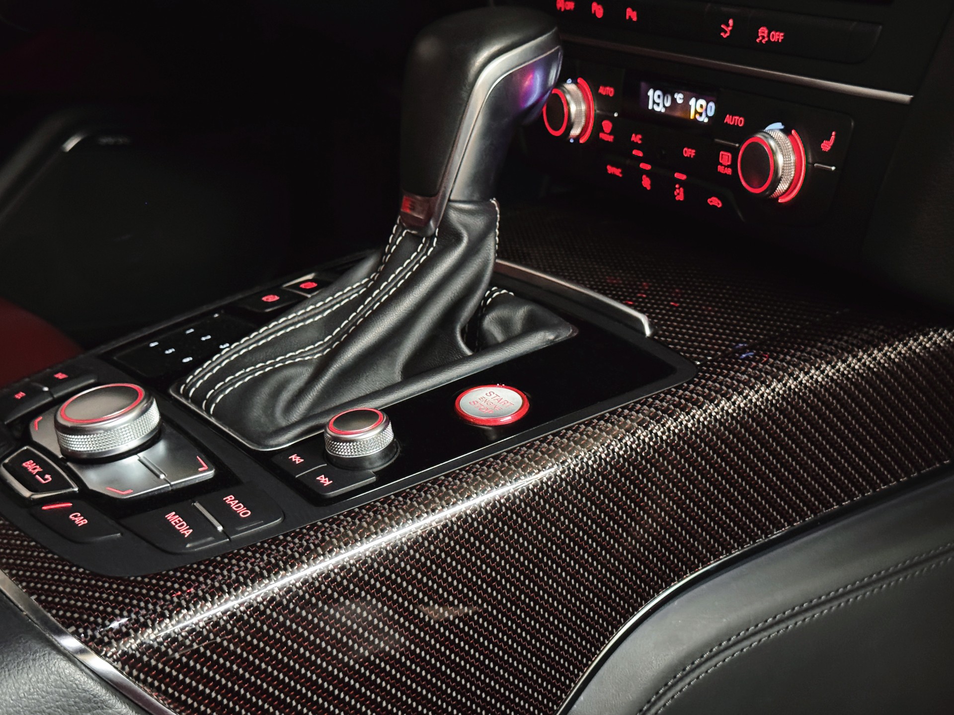 AUDI S7 Sportback 4.0 TFSI V8 quattro S-tronic-image-27