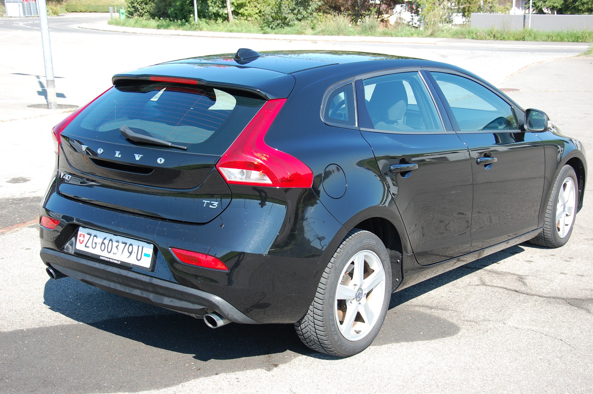 VOLVO V40 T3 Kinetic-image-3