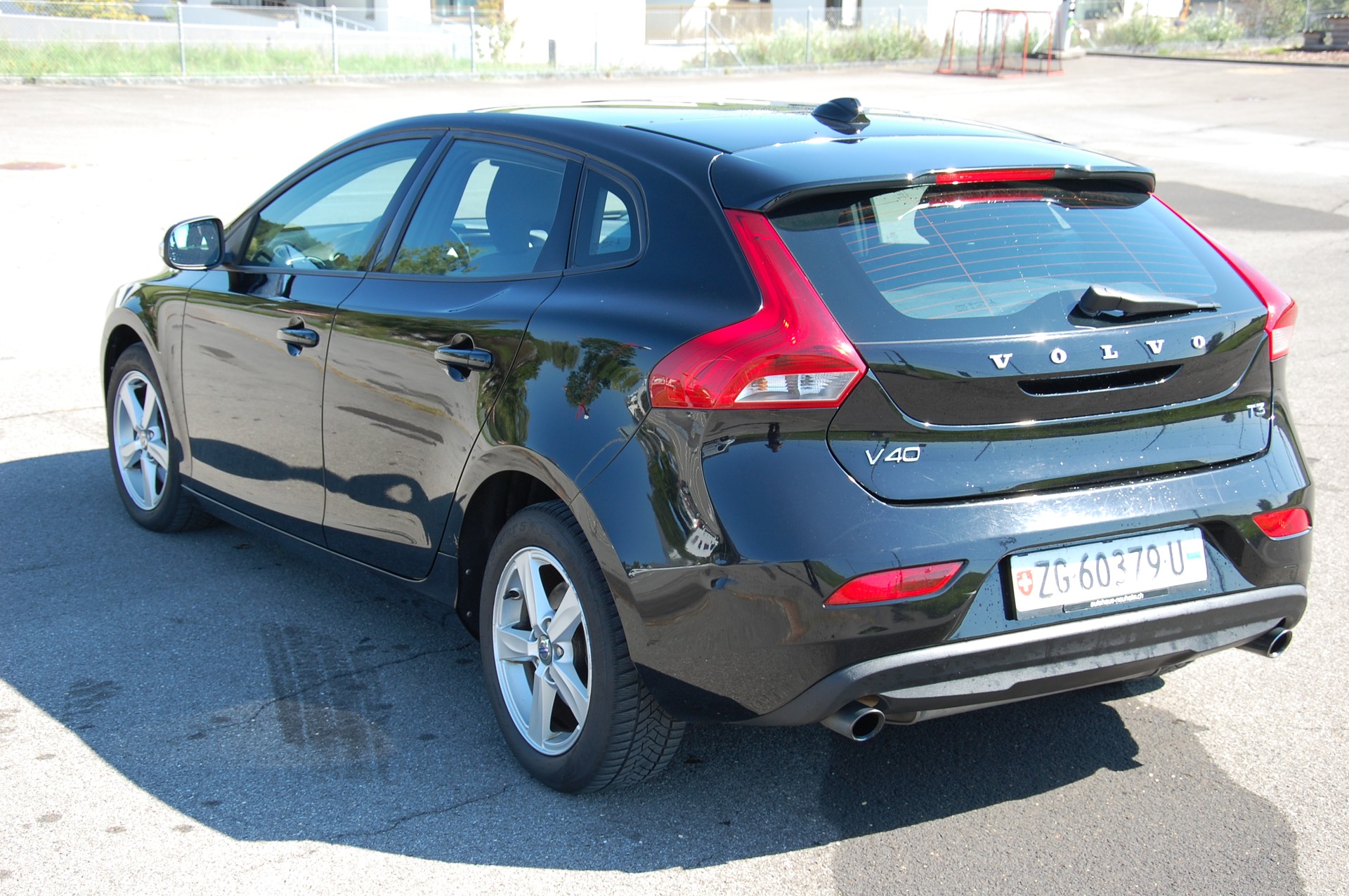 VOLVO V40 T3 Kinetic-image-2