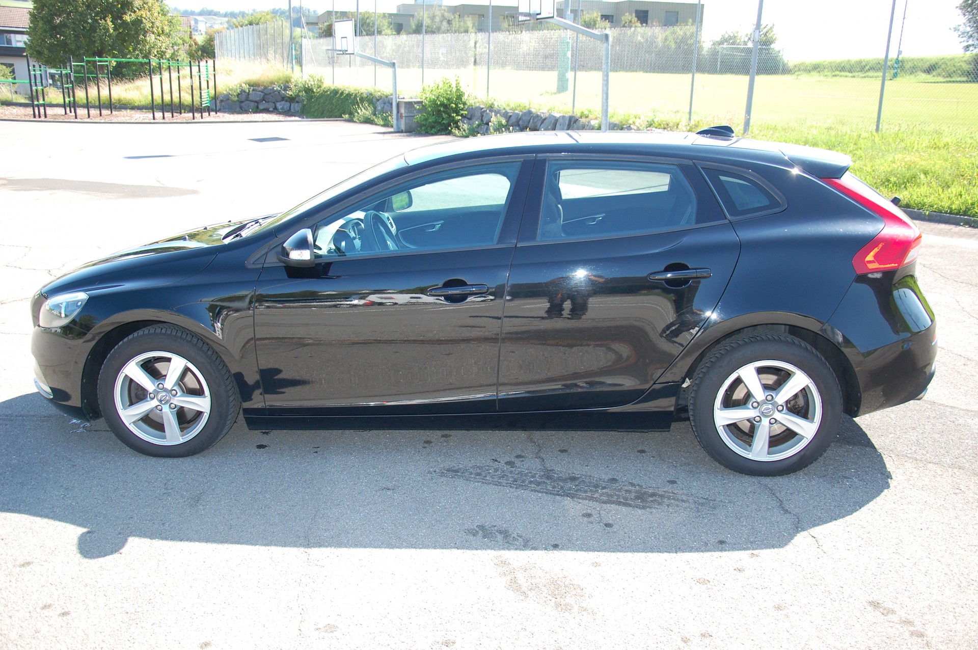 VOLVO V40 T3 Kinetic-image-1