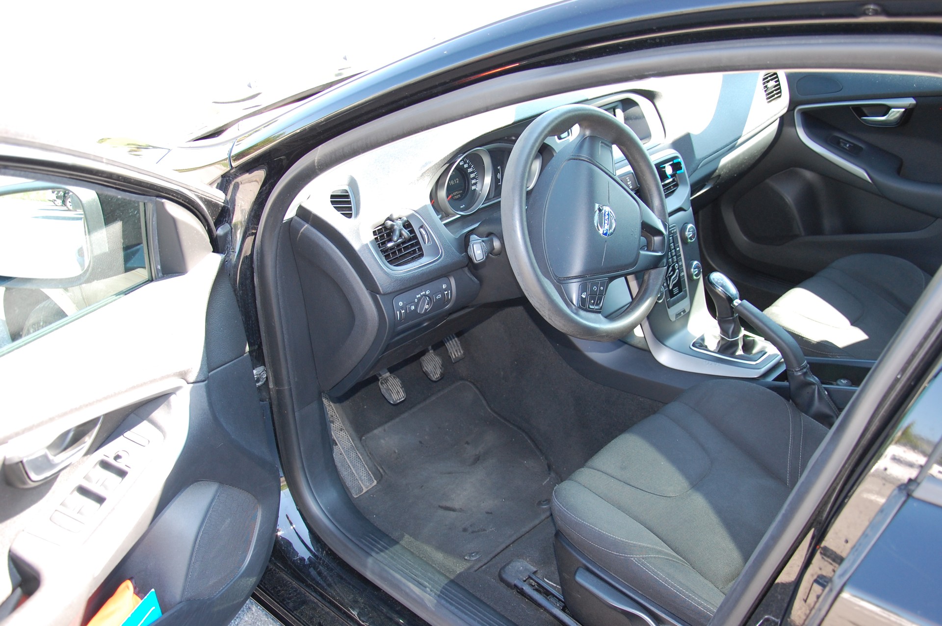 VOLVO V40 T3 Kinetic-image-7