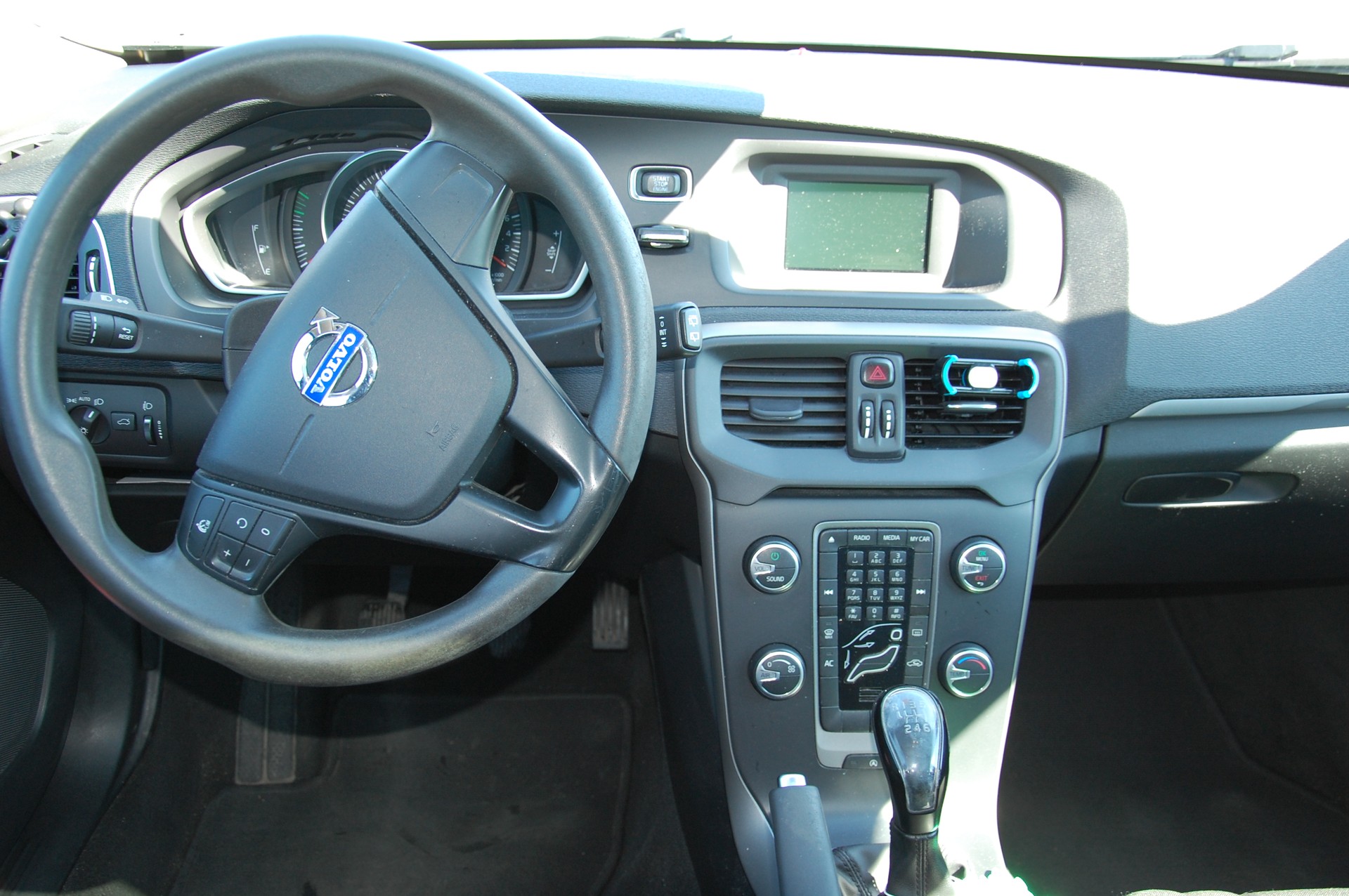 VOLVO V40 T3 Kinetic-image-8