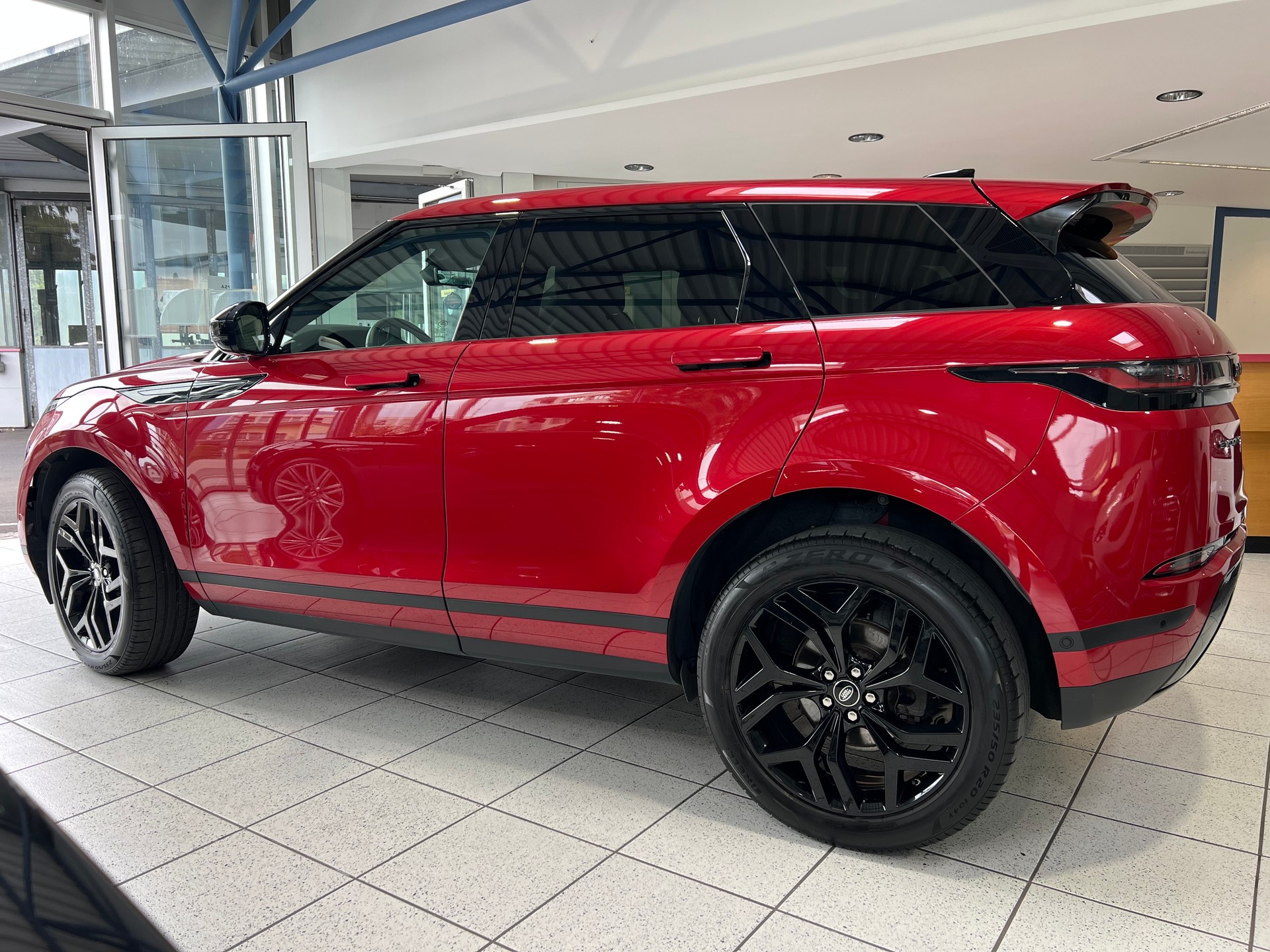 LAND ROVER Range Rover Evoque R-Dynamic P 200 S AT9 (CHF 337.85/Monat)-image-2