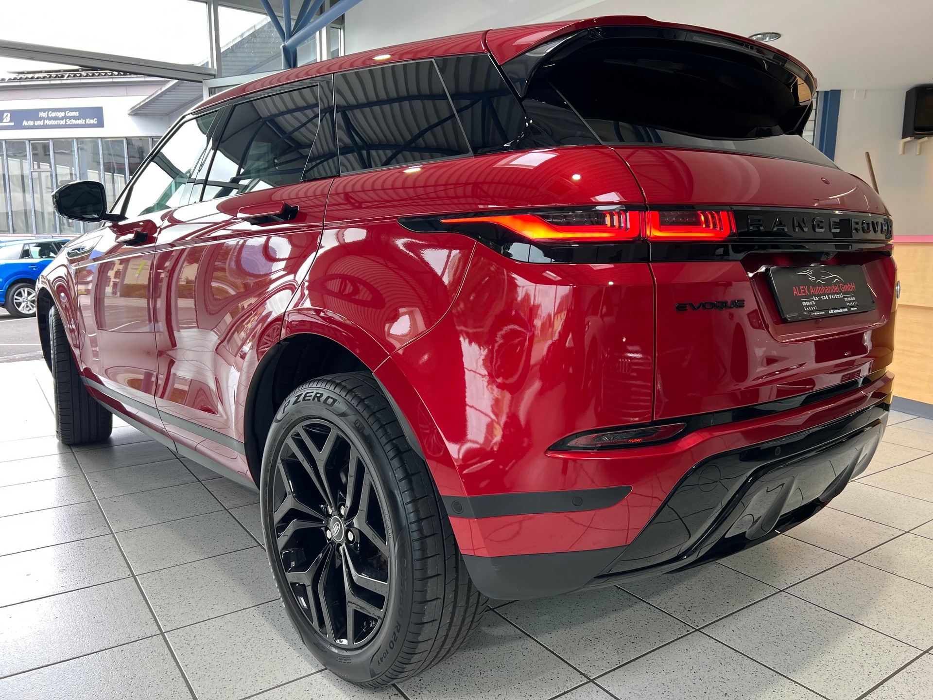 LAND ROVER Range Rover Evoque R-Dynamic P 200 S AT9 (CHF 337.85/Monat)-image-3