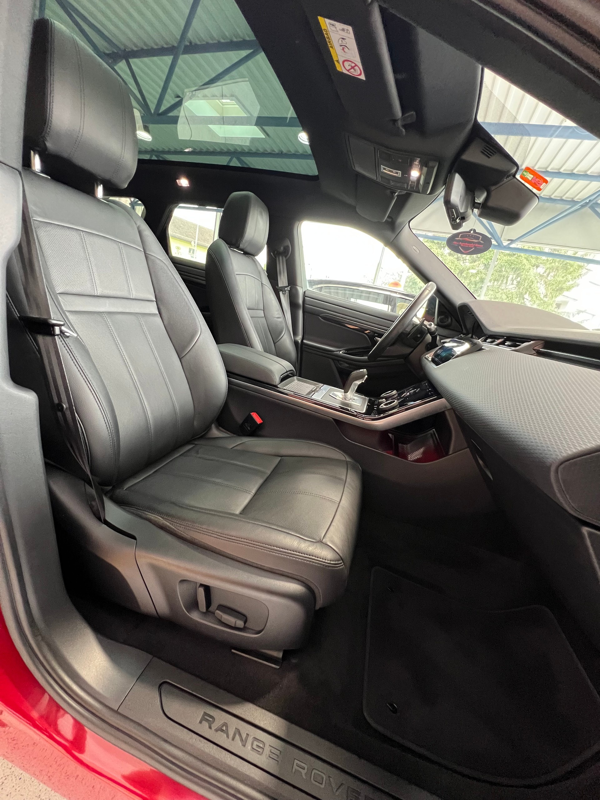 LAND ROVER Range Rover Evoque R-Dynamic P 200 S AT9 (CHF 337.85/Monat)-image-11