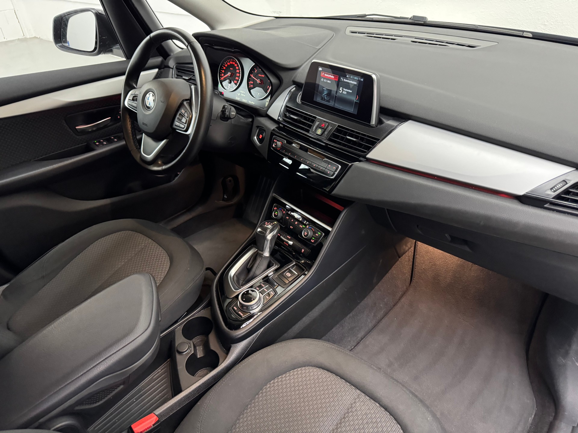 BMW 225xe iPerformance Active Tourer Steptronic-image-11