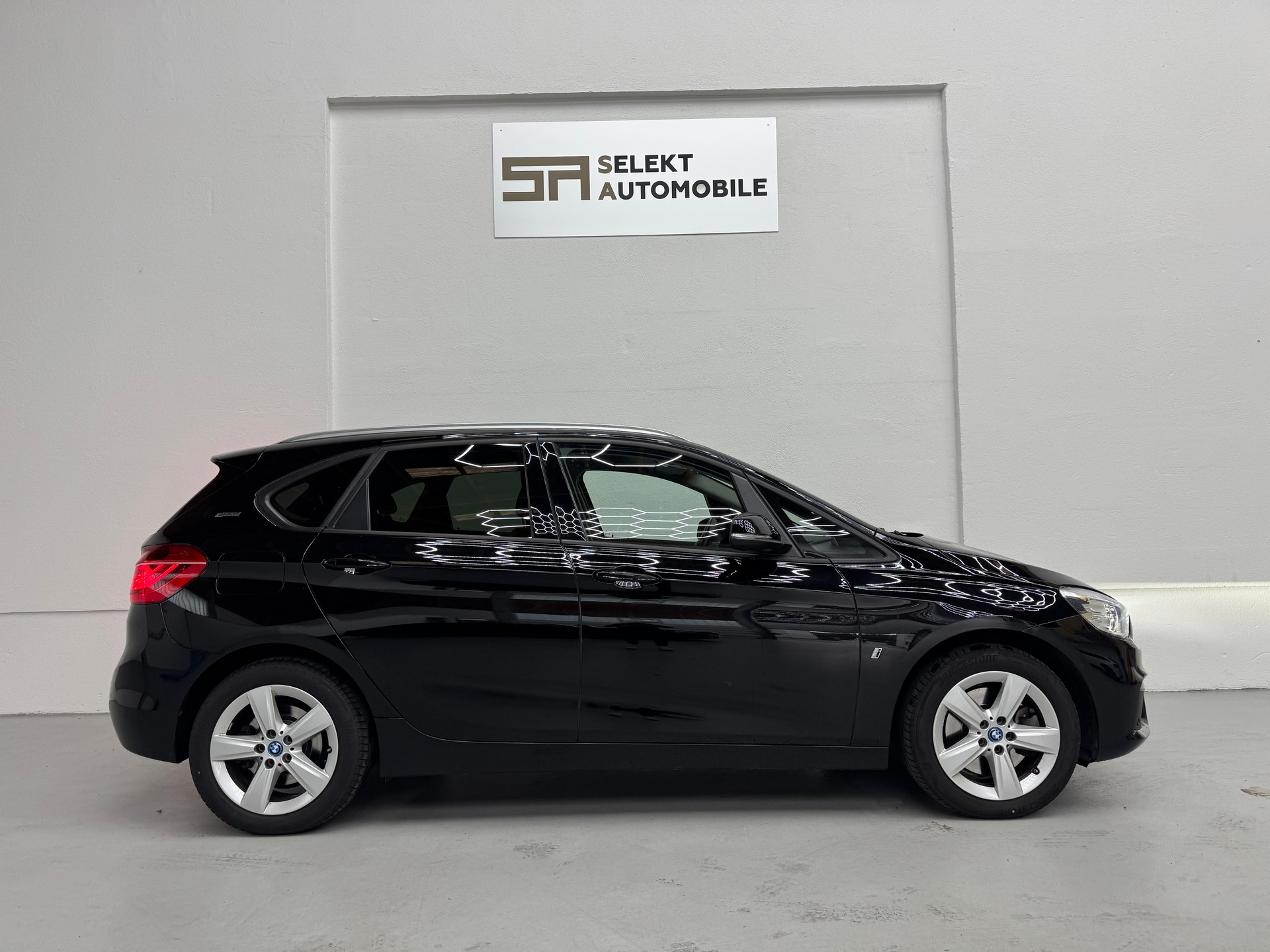 BMW 225xe iPerformance Active Tourer Steptronic-image-6