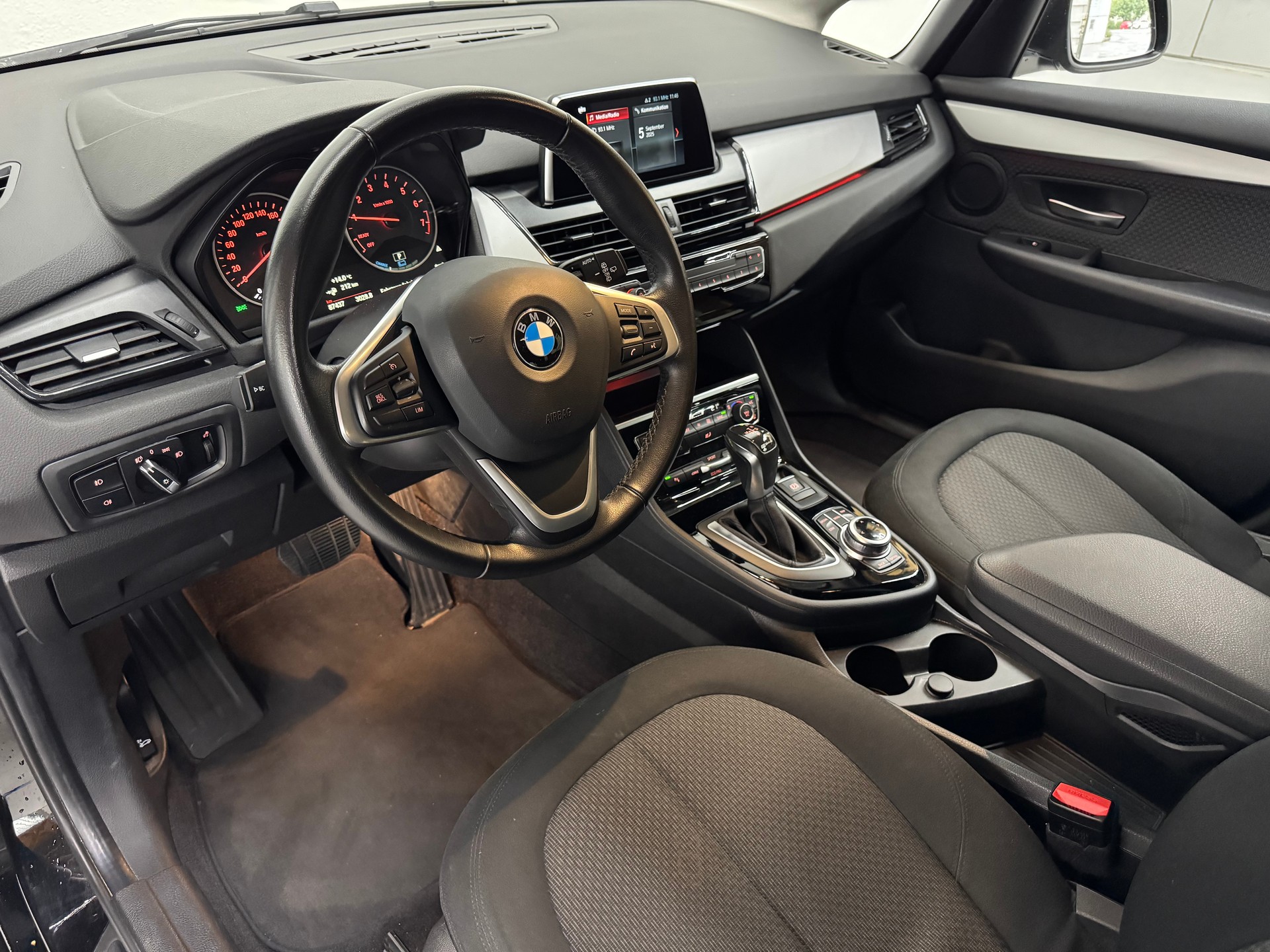 BMW 225xe iPerformance Active Tourer Steptronic-image-10