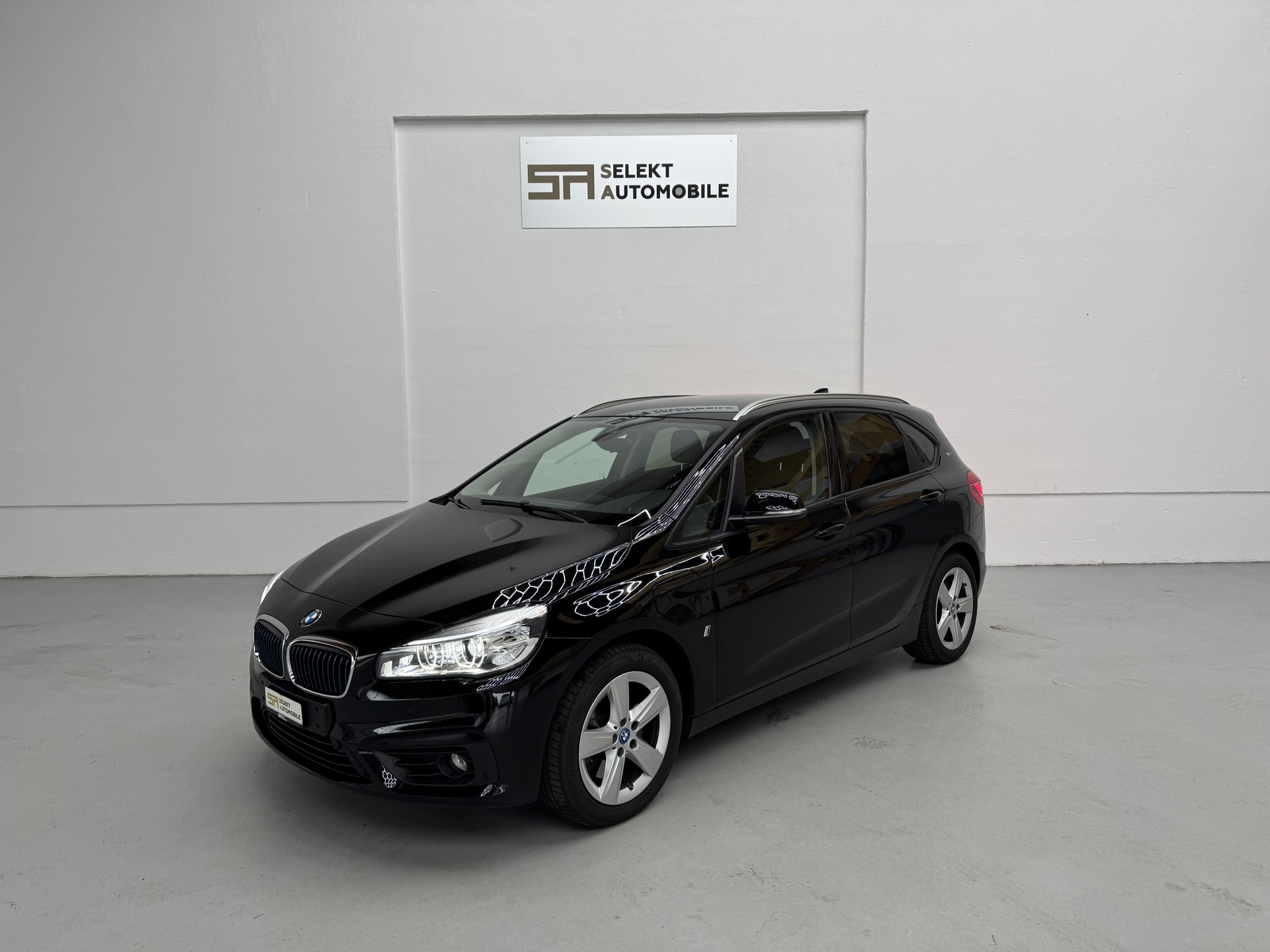 BMW 225xe iPerformance Active Tourer Steptronic-image-0