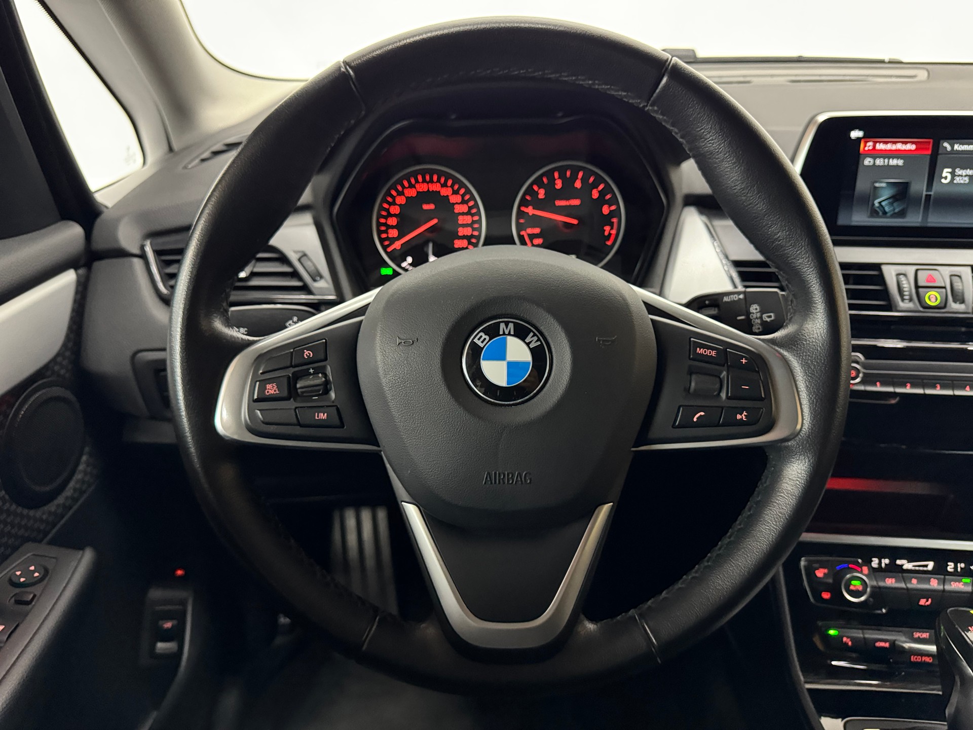 BMW 225xe iPerformance Active Tourer Steptronic-image-13