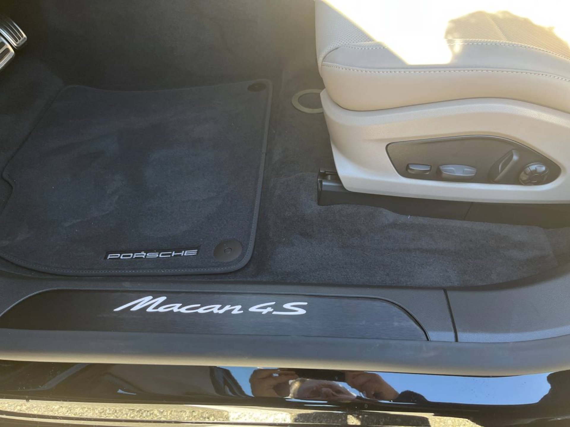 PORSCHE Macan 4S-image-18