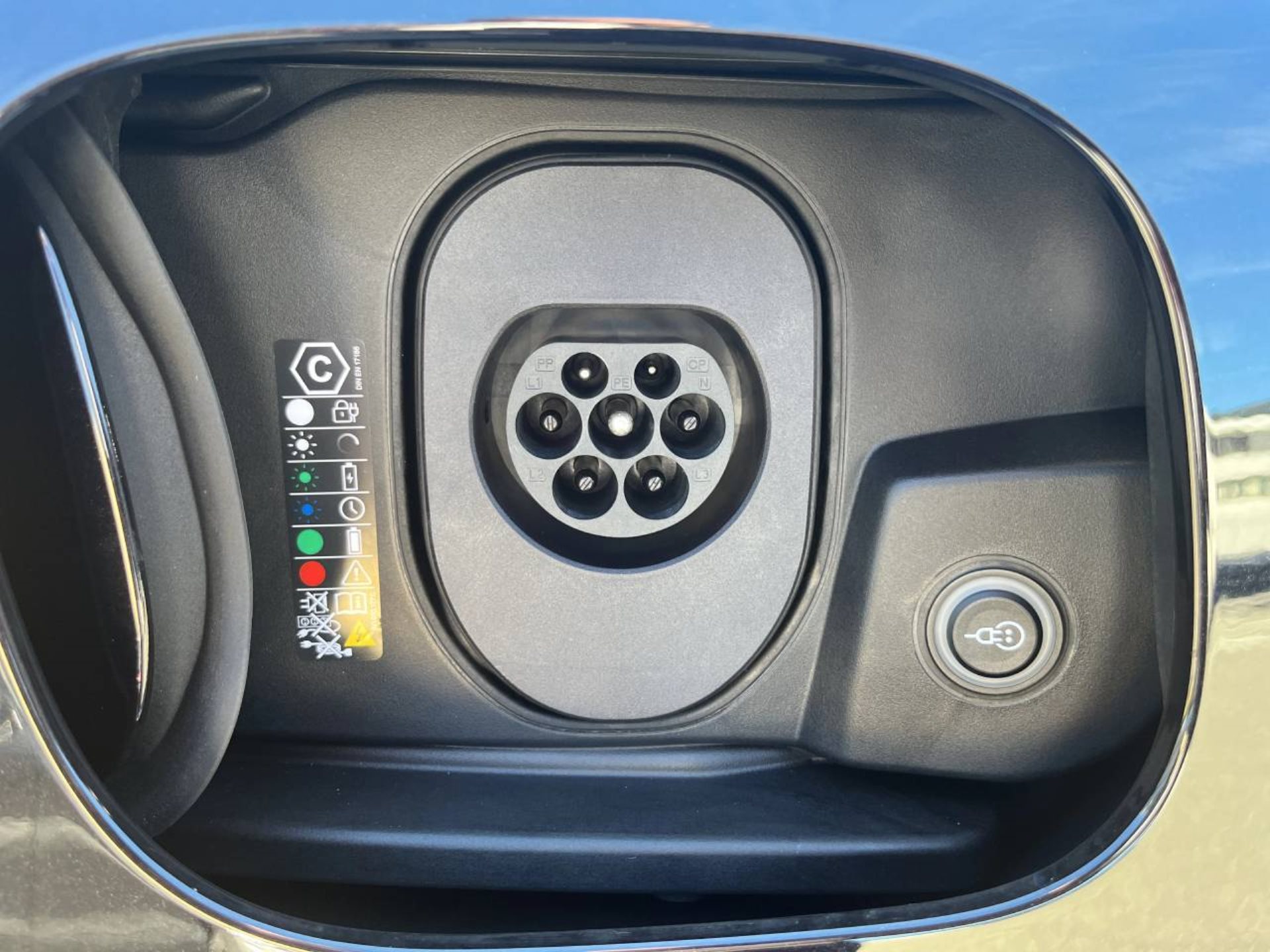 PORSCHE Macan 4S-image-10