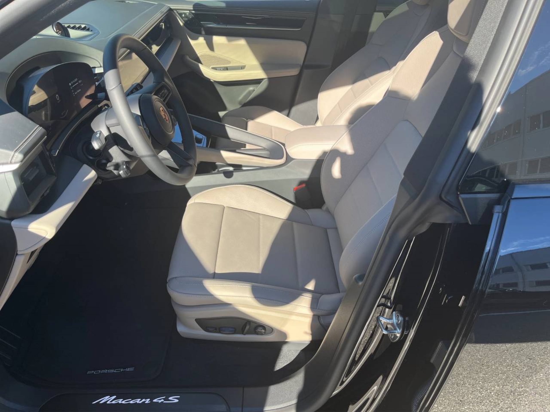 PORSCHE Macan 4S-image-3