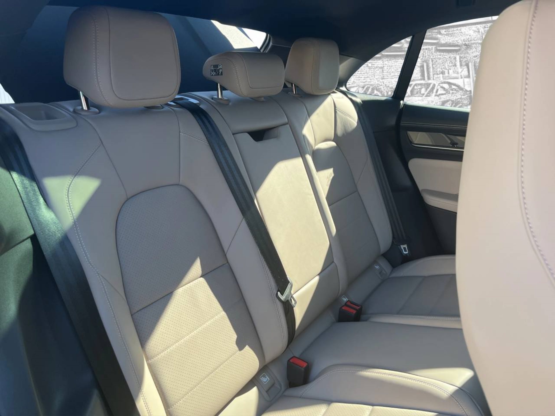 PORSCHE Macan 4S-image-17