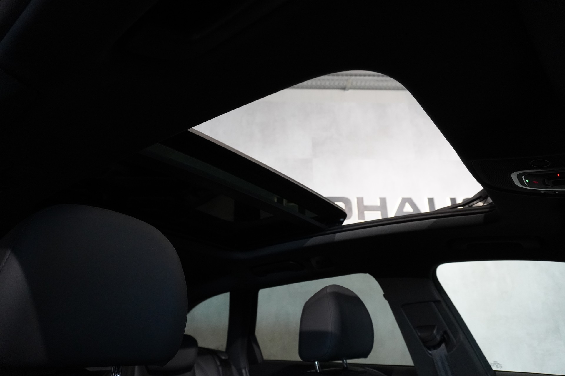 AUDI RS4 Avant quattro tiptronic-image-13