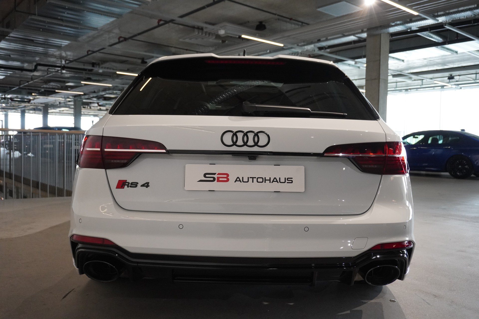 AUDI RS4 Avant quattro tiptronic-image-10