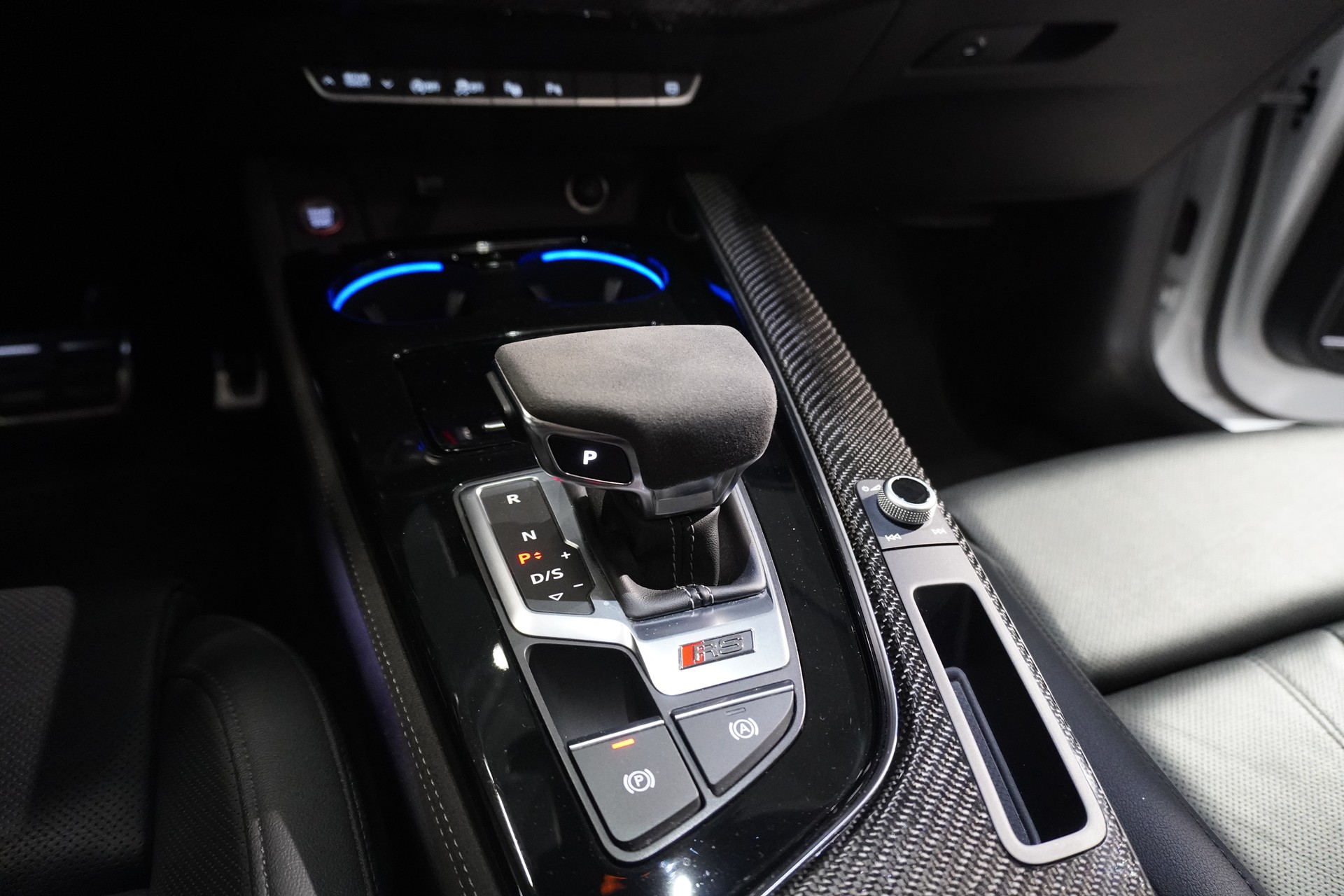 AUDI RS4 Avant quattro tiptronic-image-16