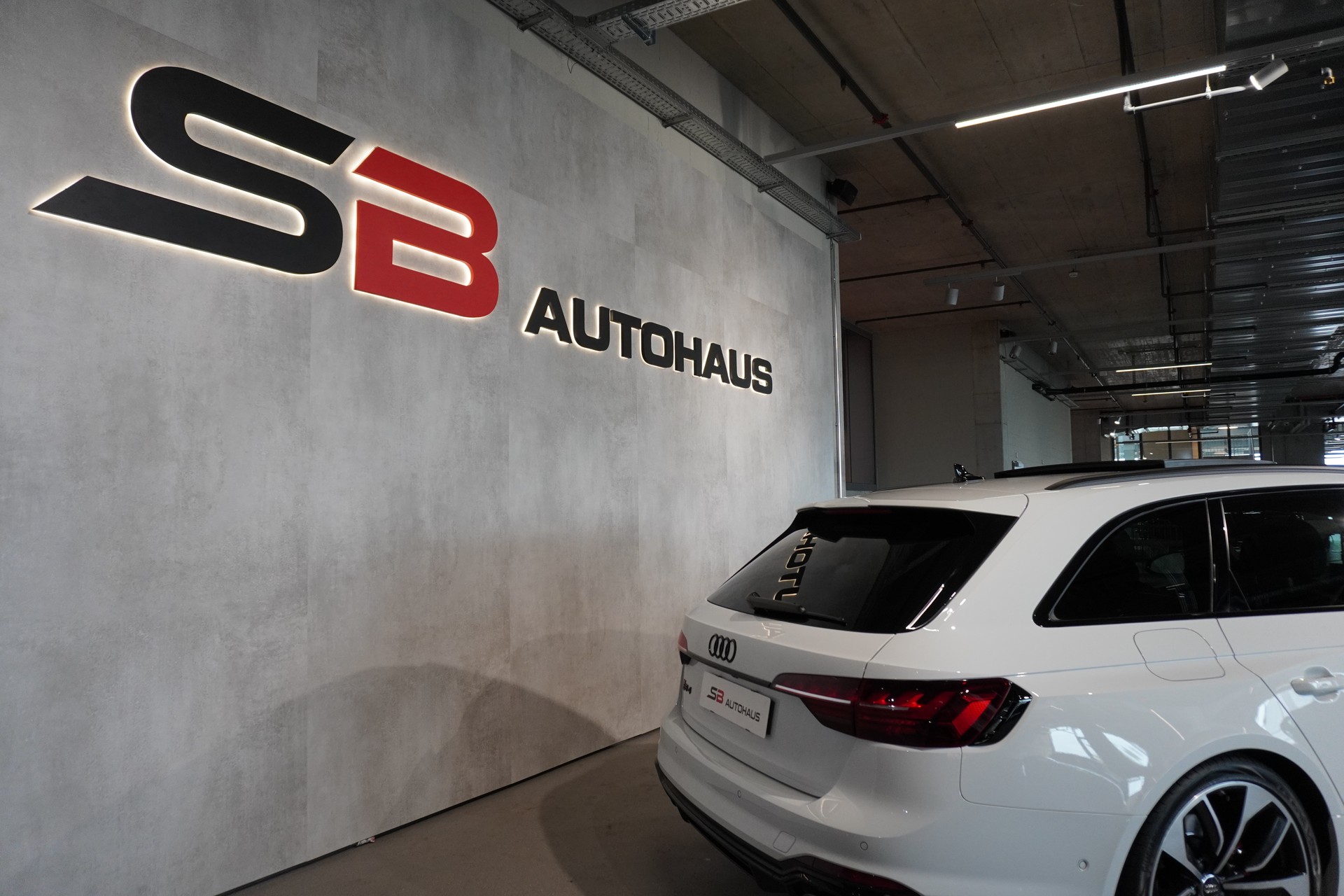 AUDI RS4 Avant quattro tiptronic-image-8