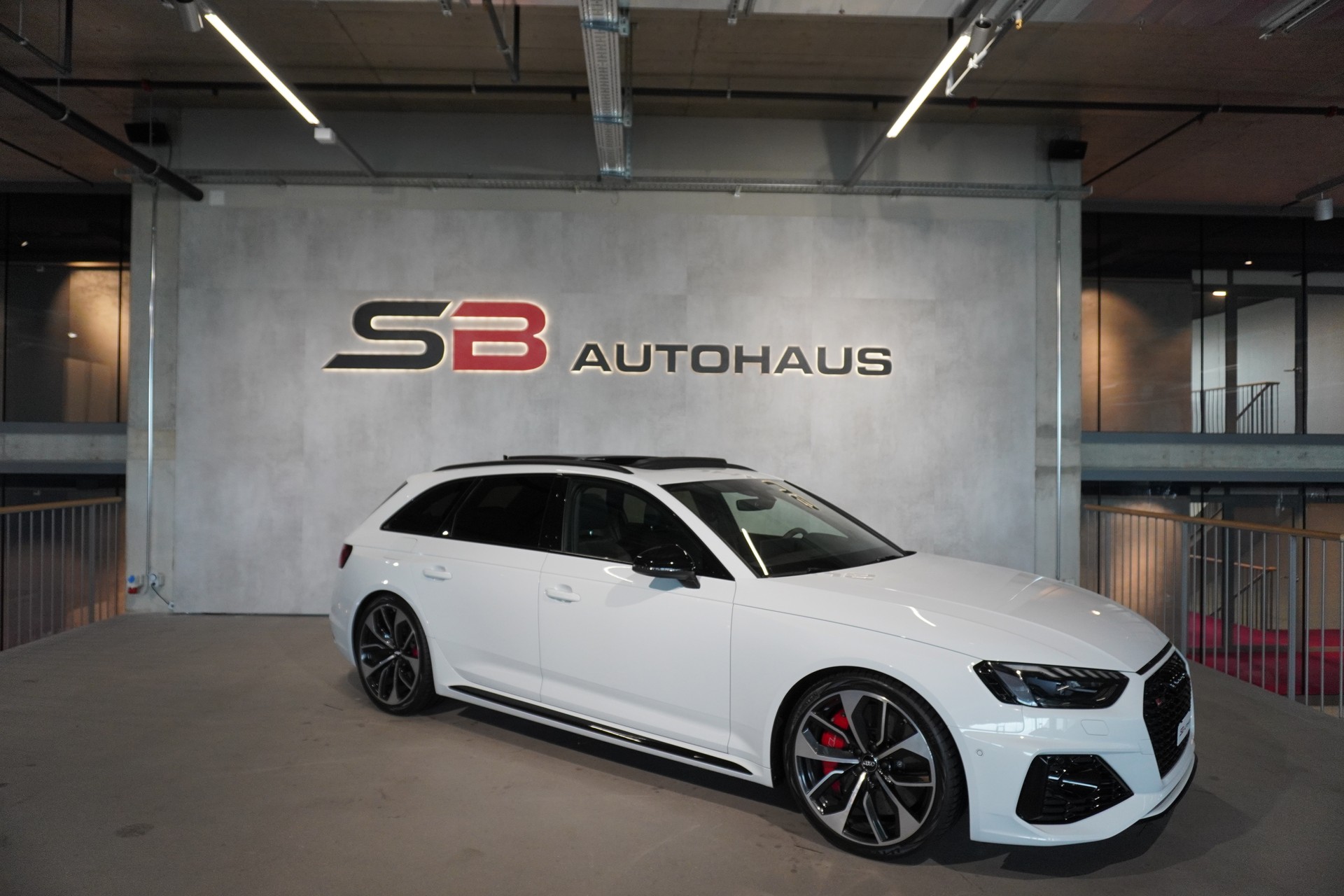 AUDI RS4 Avant quattro tiptronic-image-0