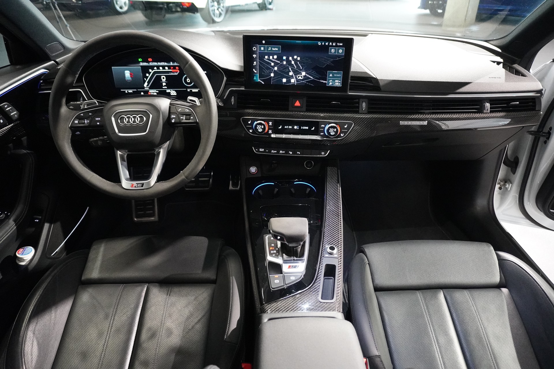 AUDI RS4 Avant quattro tiptronic-image-15